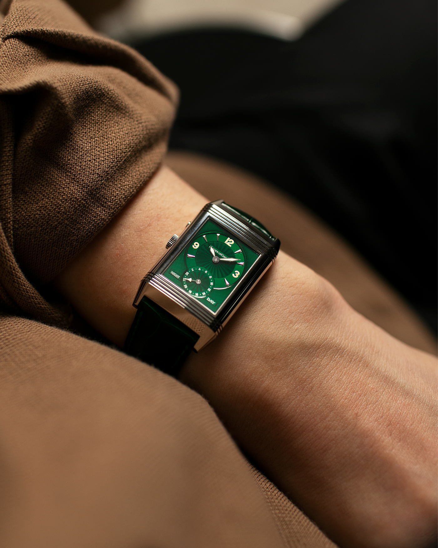 Brand: Jaeger-LeCoultre Year: 1999 Model: Reverso Duo Serie Premier, Ref. 270.8.54 Green Japan Edition Material: Stainless Steel Movement: Cal. 854, Manual-Wind Case Diameter: 42 x 26mm Bracelet/Strap: Emerald Green Crocodile Leather Strap with Signed Stainless Steel Deployant Clasp