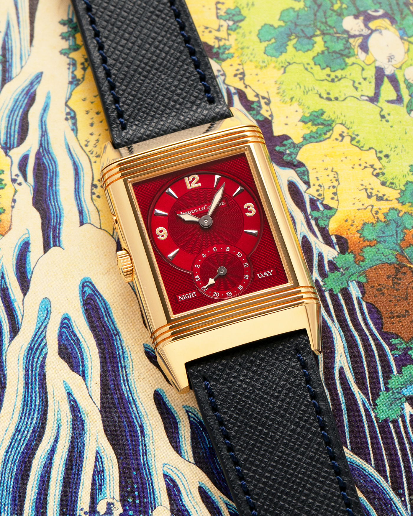 Brand: Jaeger-LeCoultre
Year: 1999
Model: Reverso Duoface Japan Edition Red, Limited Edition of 39 Pieces
Reference Number: 270.1.54
Material: 18-carat Yellow Gold
Movement: Jaeger-LeCoultre Cal. 854, Manual-Wind
Case Dimensions: 42mm (Including Lugs) x 26mm
Lug Width: 19mm
Strap: Molequin Navy Blue Textured Calf Strap with Signed 18-carat Yellow Gold Tang Buckle