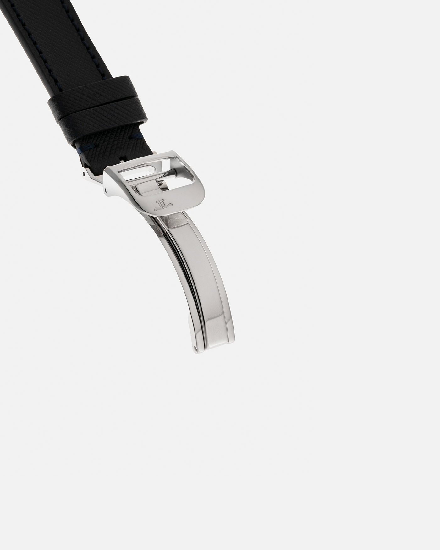 Brand: Jaeger LeCoultre
Year: 1990s
Model: Reverso Duoface Japan Edition, Limited Edition of 250 pieces
Reference: 270.0.54A
Material: 18-carat White Gold, 18-carat Rose Gold
Movement: Jaeger LeCoultre Cal. 854, Manual-Wind
Case Dimensions: 42mm (Including Lugs) x 26mm
Lug Width: 19mm
Strap: Molequin Dark Navy Textured Calf Leather Strap with Signed 18-carat White Gold Deployant Clasp