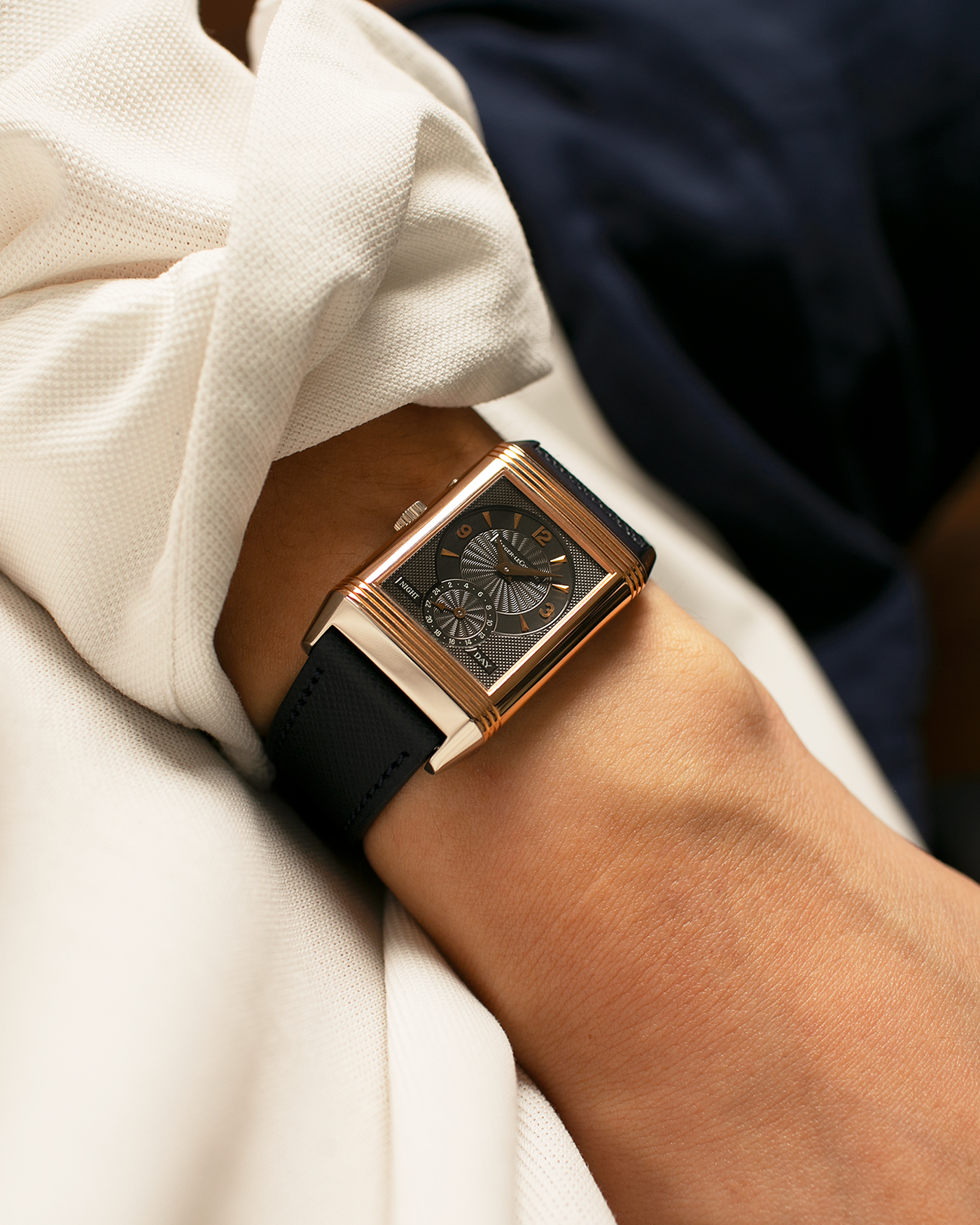 Brand: Jaeger LeCoultre
Year: 1990s
Model: Reverso Duoface Japan Edition, Limited Edition of 250 pieces
Reference: 270.0.54A
Material: 18-carat White Gold, 18-carat Rose Gold
Movement: Jaeger LeCoultre Cal. 854, Manual-Wind
Case Dimensions: 42mm (Including Lugs) x 26mm
Lug Width: 19mm
Strap: Molequin Dark Navy Textured Calf Leather Strap with Signed 18-carat White Gold Deployant Clasp