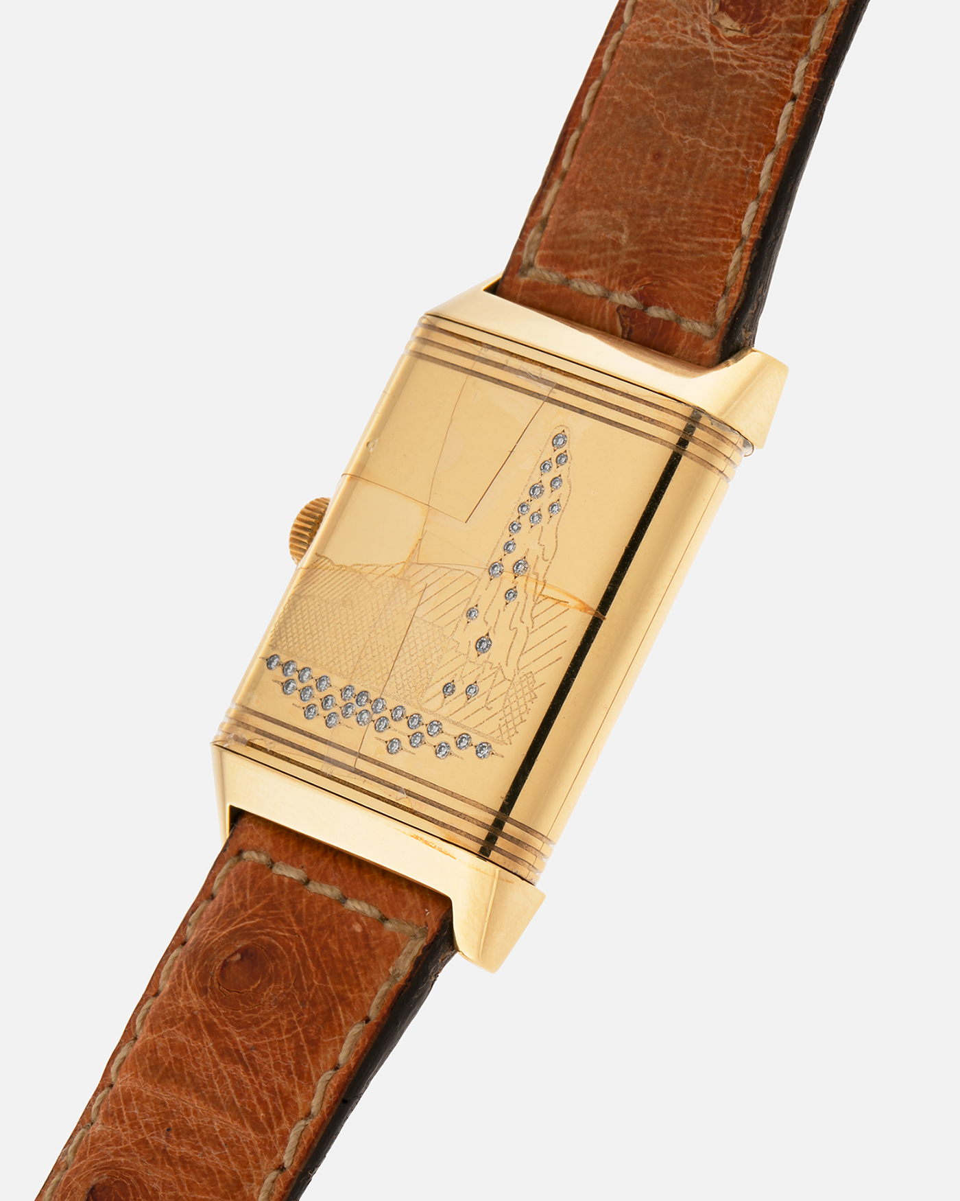 Brand: Jaeger LeCoultre
Year: 1995
Model: Reverso Geneva Fountain / Cathedral Saint-Pierre
Reference: 275.1.62 / 275.142.626 YG
Material: 18k Yellow Gold
Movement: Jaeger LeCoultre Cal. 852, Manual-Winding
Case Dimensions: 42mm X 26mm (10mm Thickness)
Lug Width: 19mm
Strap: Brown Jaeger-LeCoutre Ostrich Leather Strap with Jaeger-LeCoultre 18k Yellow Gold Tang Buckle