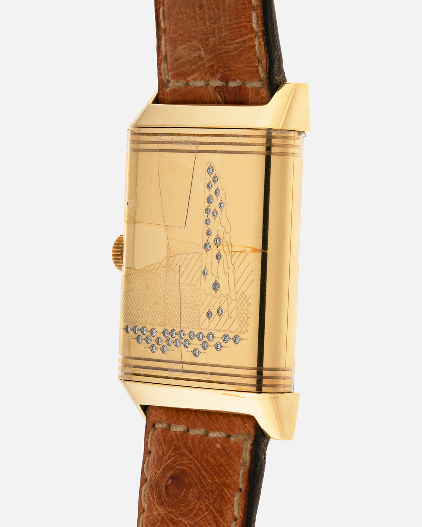 Brand: Jaeger LeCoultre
Year: 1995
Model: Reverso Geneva Fountain / Cathedral Saint-Pierre
Reference: 275.1.62 / 275.142.626 YG
Material: 18k Yellow Gold
Movement: Jaeger LeCoultre Cal. 852, Manual-Winding
Case Dimensions: 42mm X 26mm (10mm Thickness)
Lug Width: 19mm
Strap: Brown Jaeger-LeCoutre Ostrich Leather Strap with Jaeger-LeCoultre 18k Yellow Gold Tang Buckle