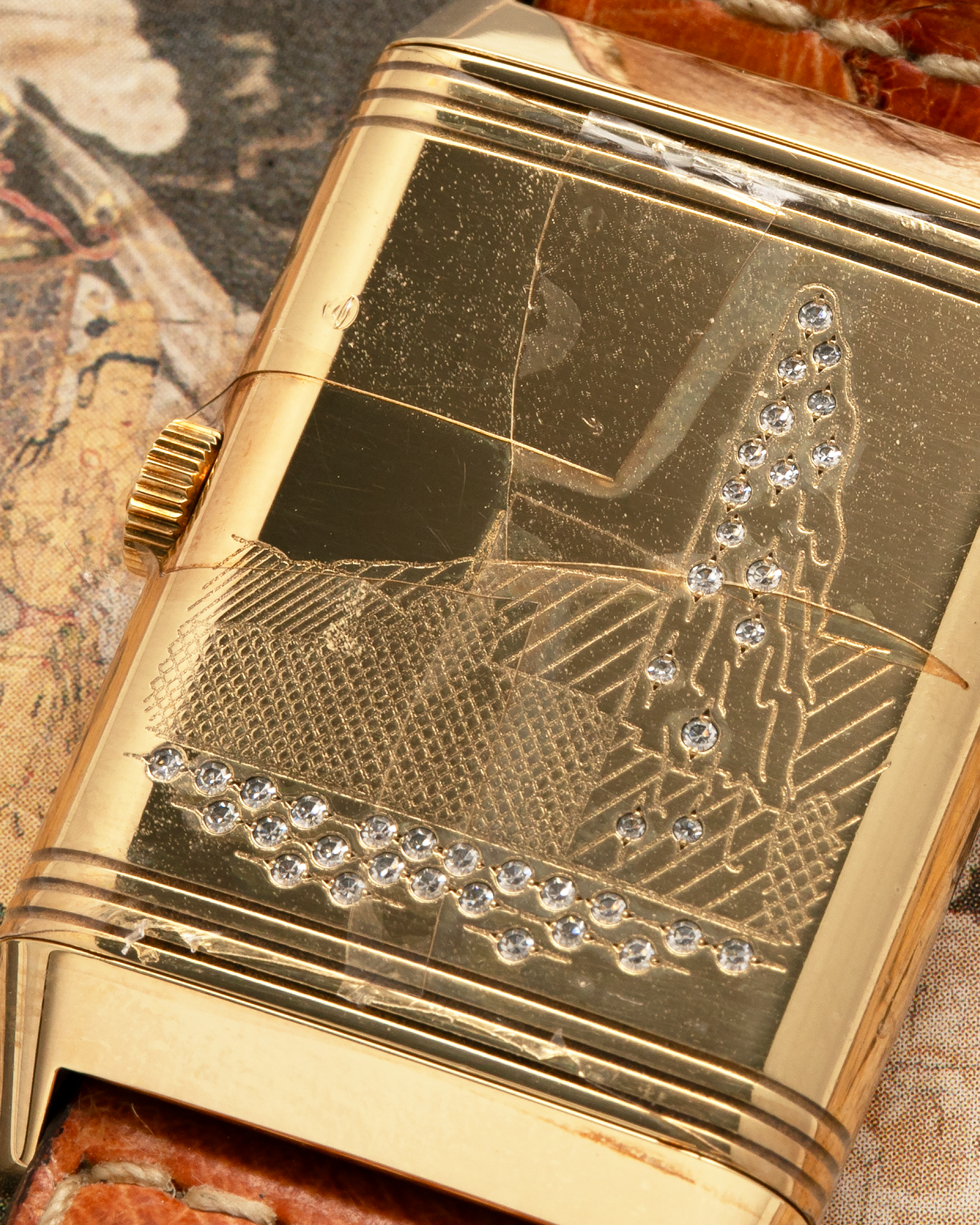 Brand: Jaeger LeCoultre
Year: 1995
Model: Reverso Geneva Fountain / Cathedral Saint-Pierre
Reference: 275.1.62 / 275.142.626 YG
Material: 18k Yellow Gold
Movement: Jaeger LeCoultre Cal. 852, Manual-Winding
Case Dimensions: 42mm X 26mm (10mm Thickness)
Lug Width: 19mm
Strap: Brown Jaeger-LeCoutre Ostrich Leather Strap with Jaeger-LeCoultre 18k Yellow Gold Tang Buckle