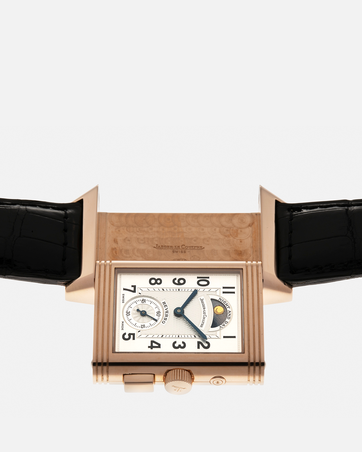 Brand: Jaeger LeCoultre
Year: 1998
Model: Reverso Géographique World Time Duoface, Limited to 500 pieces
Reference: 270.2.58
Material: 18-carat Rose Gold
Movement: Jaeger LeCoultre Cal. 858, Manual-Winding
Case Dimensions: 42mm (Including Lugs) x 26mm x 10mm
Lug Width: 19mm
Strap: Jaeger LeCoultre Black Alligator Leather Strap with Signed 18-carat Rose Gold Deployant Clasp
