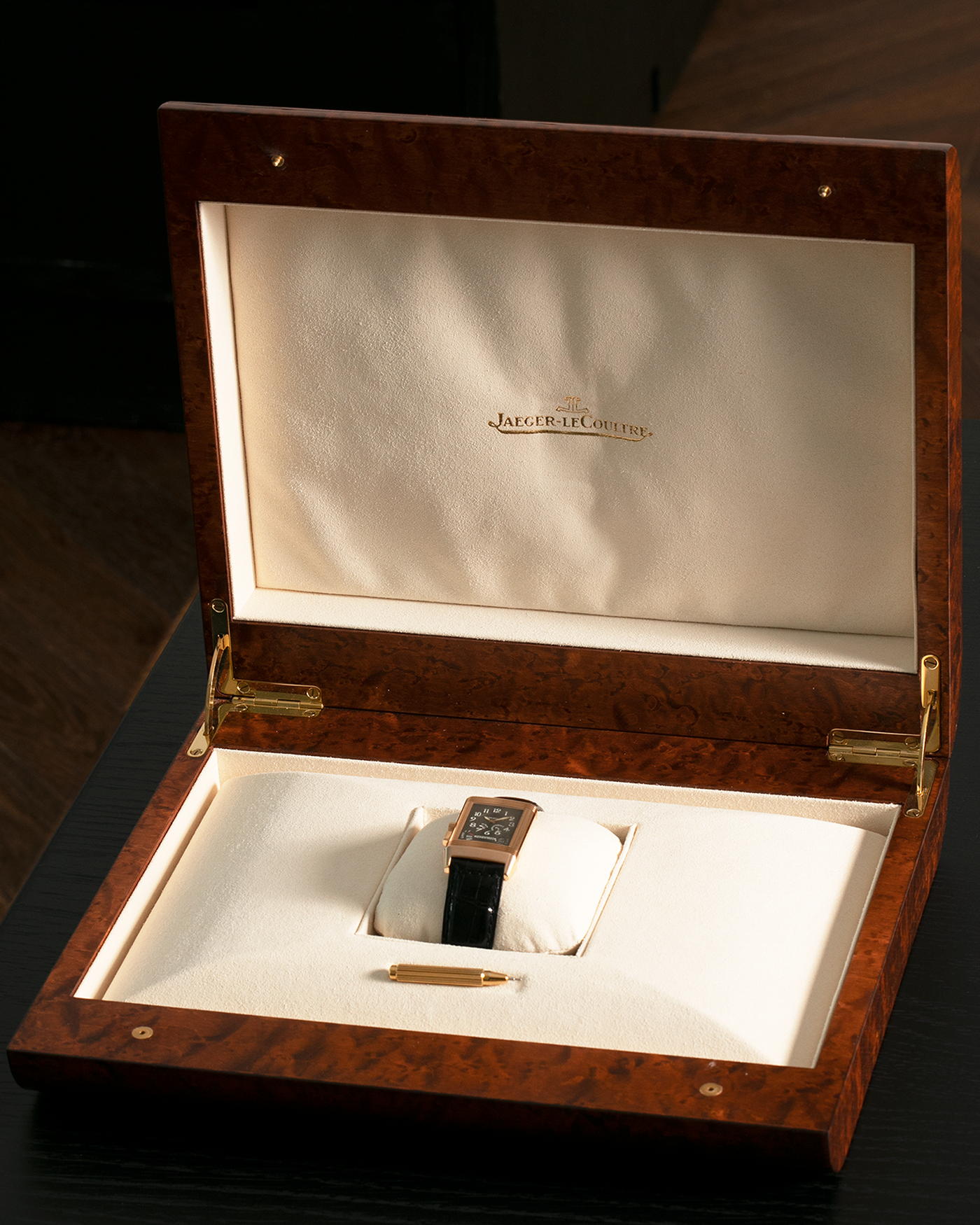 Brand: Jaeger LeCoultre
Year: 1998
Model: Reverso Géographique World Time Duoface, Limited to 500 pieces
Reference: 270.2.58
Material: 18-carat Rose Gold
Movement: Jaeger LeCoultre Cal. 858, Manual-Winding
Case Dimensions: 42mm (Including Lugs) x 26mm x 10mm
Lug Width: 19mm
Strap: Jaeger LeCoultre Black Alligator Leather Strap with Signed 18-carat Rose Gold Deployant Clasp