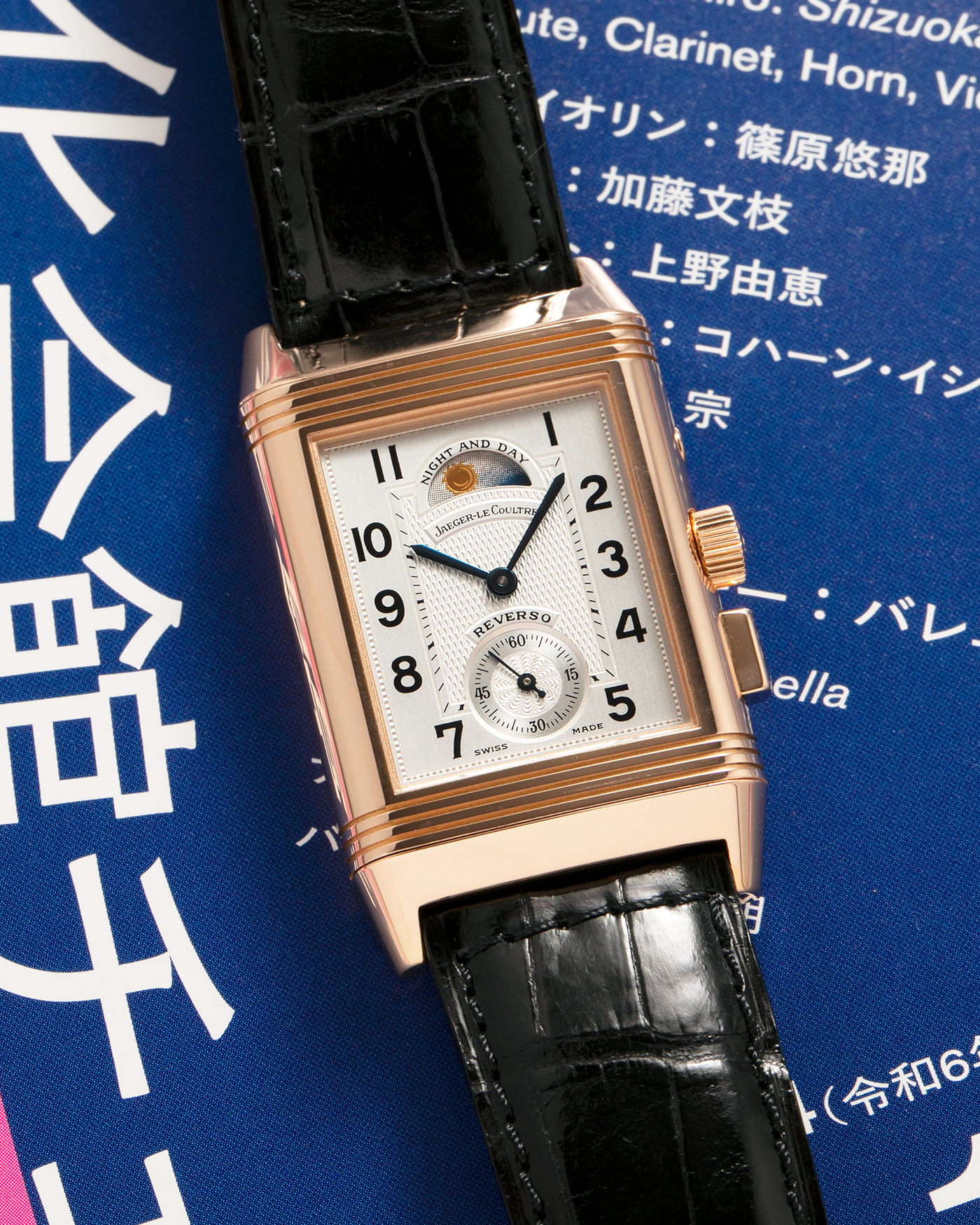 Brand: Jaeger LeCoultre
Year: 1998
Model: Reverso Géographique World Time Duoface, Limited to 500 pieces
Reference: 270.2.58
Material: 18-carat Rose Gold
Movement: Jaeger LeCoultre Cal. 858, Manual-Winding
Case Dimensions: 42mm (Including Lugs) x 26mm x 10mm
Lug Width: 19mm
Strap: Jaeger LeCoultre Black Alligator Leather Strap with Signed 18-carat Rose Gold Deployant Clasp
