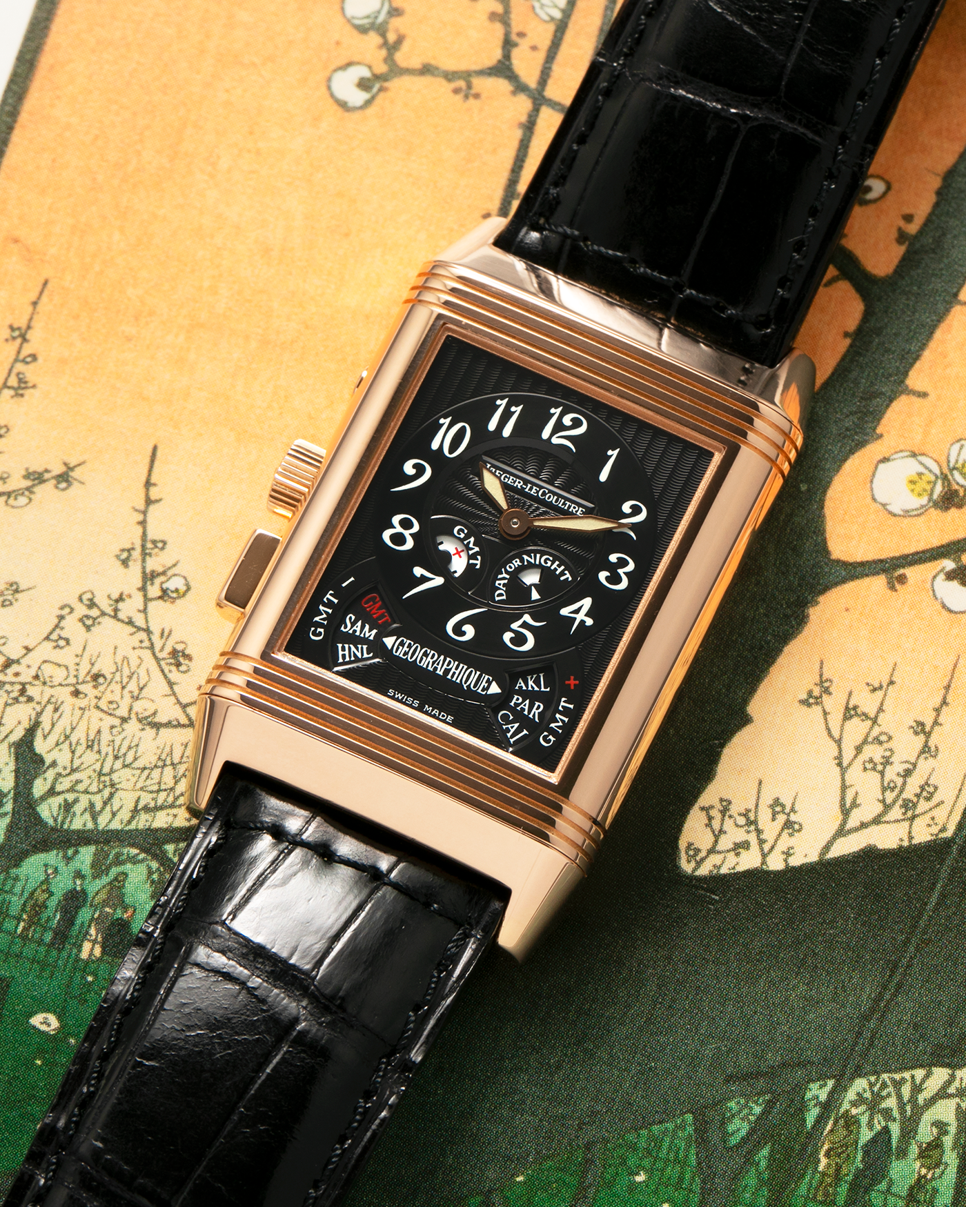 Brand: Jaeger LeCoultre
Year: 1998
Model: Reverso Géographique World Time Duoface, Limited to 500 pieces
Reference: 270.2.58
Material: 18-carat Rose Gold
Movement: Jaeger LeCoultre Cal. 858, Manual-Winding
Case Dimensions: 42mm (Including Lugs) x 26mm x 10mm
Lug Width: 19mm
Strap: Jaeger LeCoultre Black Alligator Leather Strap with Signed 18-carat Rose Gold Deployant Clasp