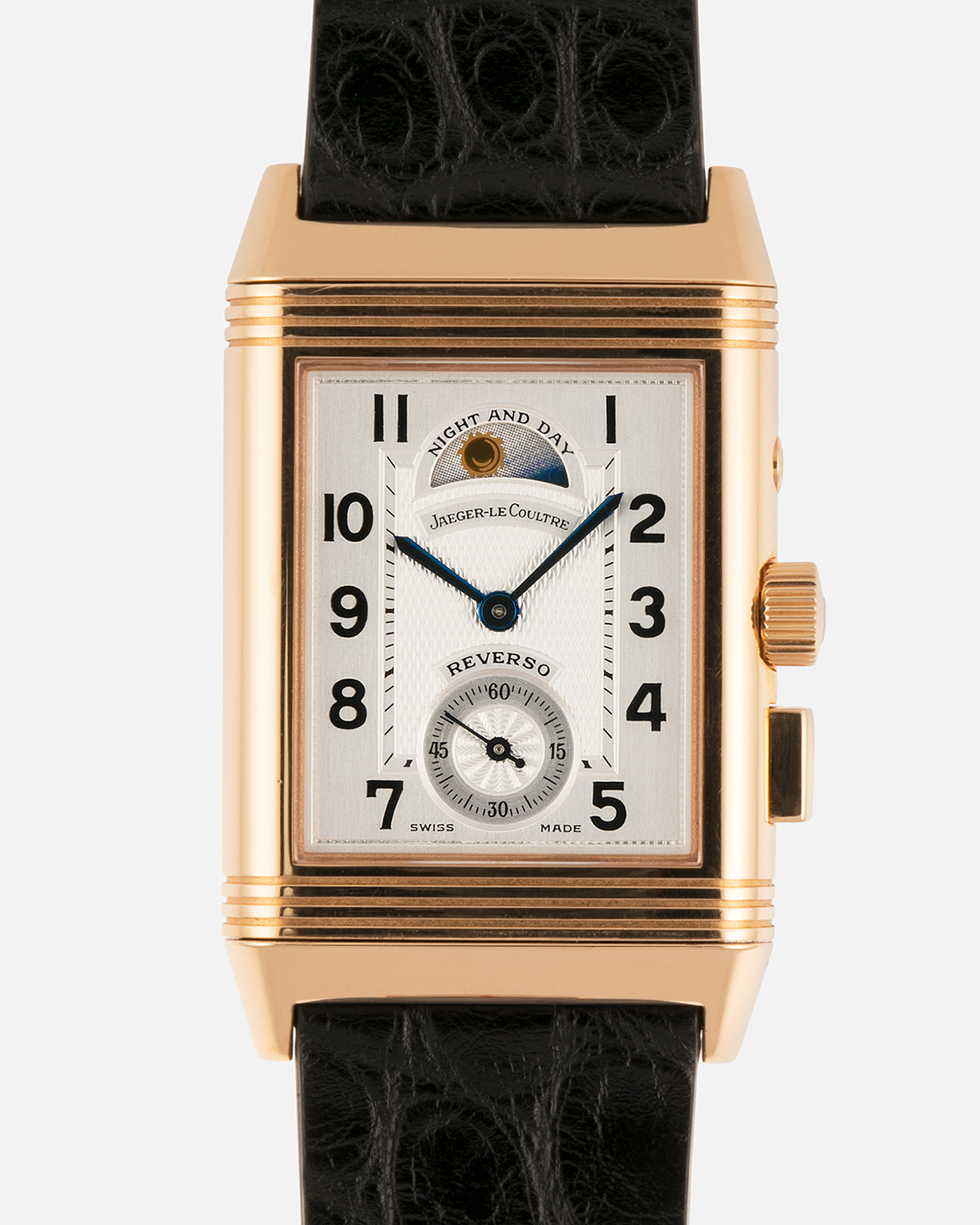 Brand: Jaeger LeCoultre
Year: 1998
Model: Reverso Géographique World Time Duoface, Limited to 500 pieces
Reference: 270.2.58
Material: 18k Rose Gold
Movement: Jaeger LeCoultre Cal. 858, Manual-Winding
Case Dimensions: 42mm (Including Lugs) x 26mm x 10mm
Lug Width: 19mm
Strap: Black Handdn Round-Scale Alligator Leather Strap with Jaeger-LeCoultre 18k Rose Gold Deployant Clasp