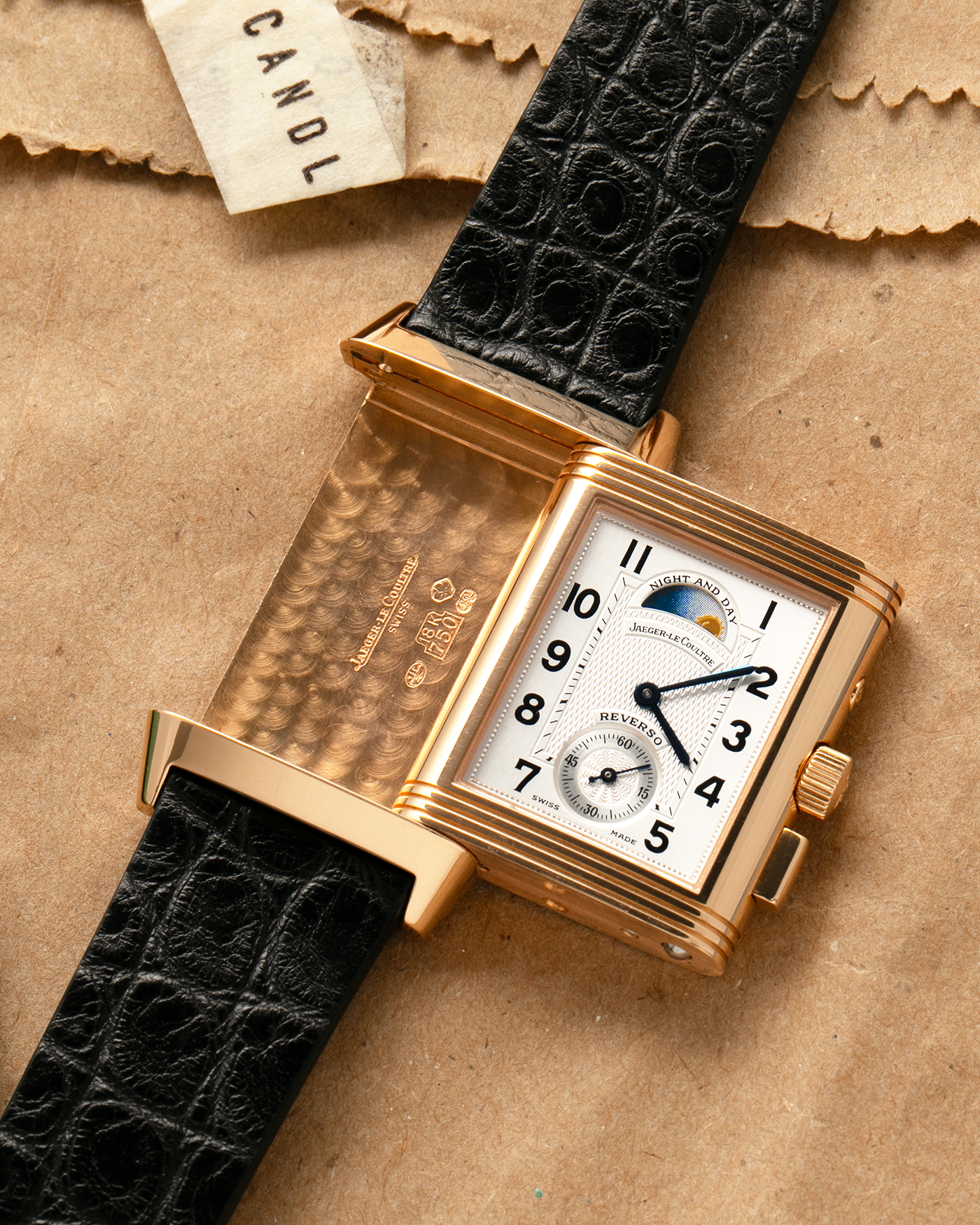 Brand: Jaeger LeCoultre
Year: 1998
Model: Reverso Géographique World Time Duoface, Limited to 500 pieces
Reference: 270.2.58
Material: 18k Rose Gold
Movement: Jaeger LeCoultre Cal. 858, Manual-Winding
Case Dimensions: 42mm (Including Lugs) x 26mm x 10mm
Lug Width: 19mm
Strap: Black Handdn Round-Scale Alligator Leather Strap with Jaeger-LeCoultre 18k Rose Gold Deployant Clasp