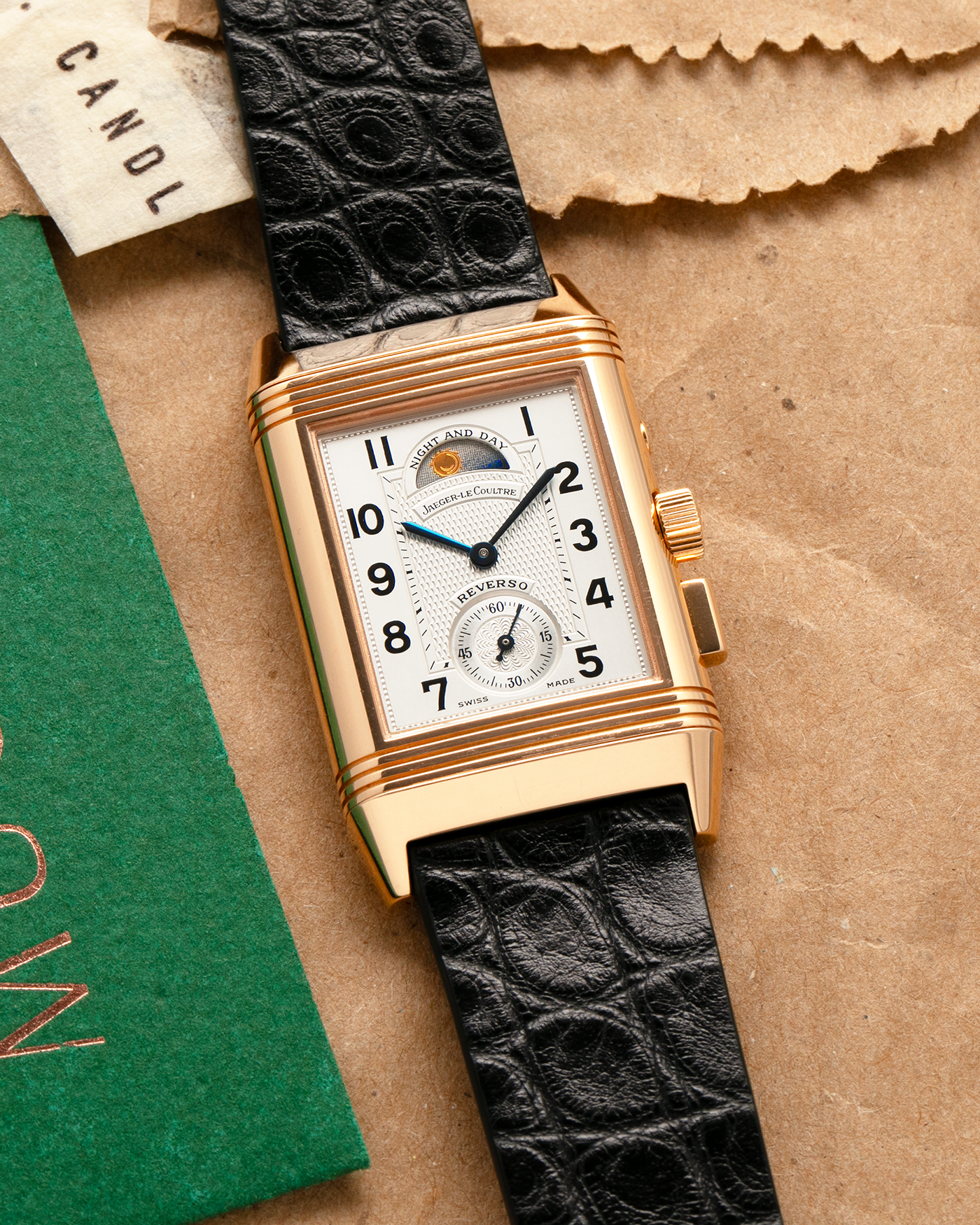 Brand: Jaeger LeCoultre
Year: 1998
Model: Reverso Géographique World Time Duoface, Limited to 500 pieces
Reference: 270.2.58
Material: 18k Rose Gold
Movement: Jaeger LeCoultre Cal. 858, Manual-Winding
Case Dimensions: 42mm (Including Lugs) x 26mm x 10mm
Lug Width: 19mm
Strap: Black Handdn Round-Scale Alligator Leather Strap with Jaeger-LeCoultre 18k Rose Gold Deployant Clasp