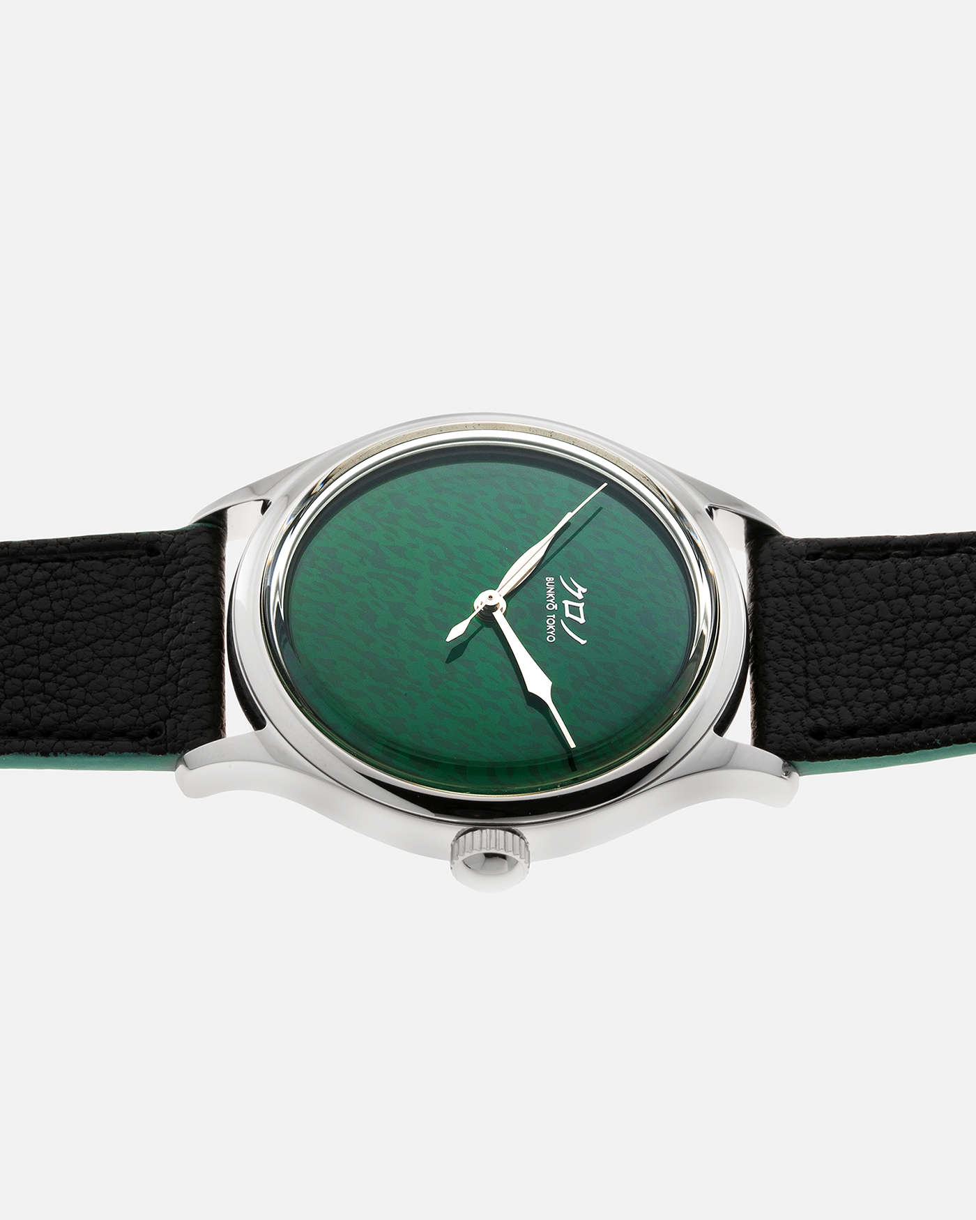 Brand: Kurono Tokyo Year: 2022 Model: Grand Urushi Aoyama (Set of 3), Limited Edition of 188 pieces each Material: Stainless Steel Case, Urushi Lacquer Dial Movement: Miyota 90S5, Self-Winding Case Diameter: 37mm Strap: Kurono Black Calf Leather Straps with Red / Green / Black Embellished Sides and Stainless Steel Tang Buckles
