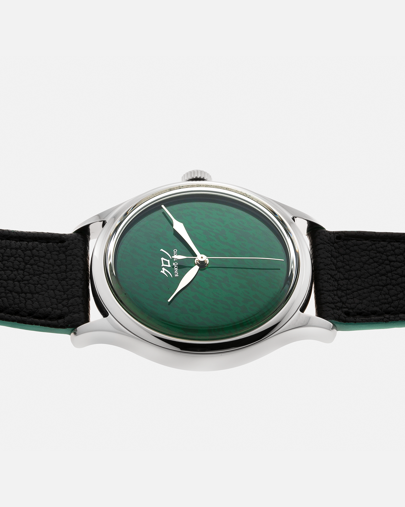 Brand: Kurono Tokyo Year: 2022 Model: Grand Urushi Aoyama (Set of 3), Limited Edition of 188 pieces each Material: Stainless Steel Case, Urushi Lacquer Dial Movement: Miyota 90S5, Self-Winding Case Diameter: 37mm Strap: Kurono Black Calf Leather Straps with Red / Green / Black Embellished Sides and Stainless Steel Tang Buckles