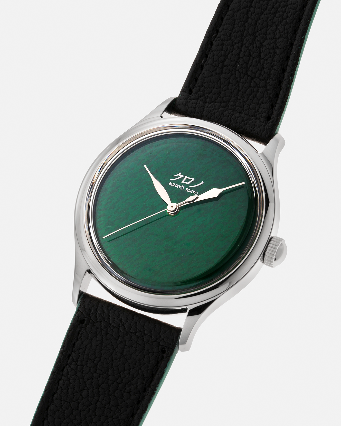 Brand: Kurono Tokyo Year: 2022 Model: Grand Urushi Aoyama (Set of 3), Limited Edition of 188 pieces each Material: Stainless Steel Case, Urushi Lacquer Dial Movement: Miyota 90S5, Self-Winding Case Diameter: 37mm Strap: Kurono Black Calf Leather Straps with Red / Green / Black Embellished Sides and Stainless Steel Tang Buckles