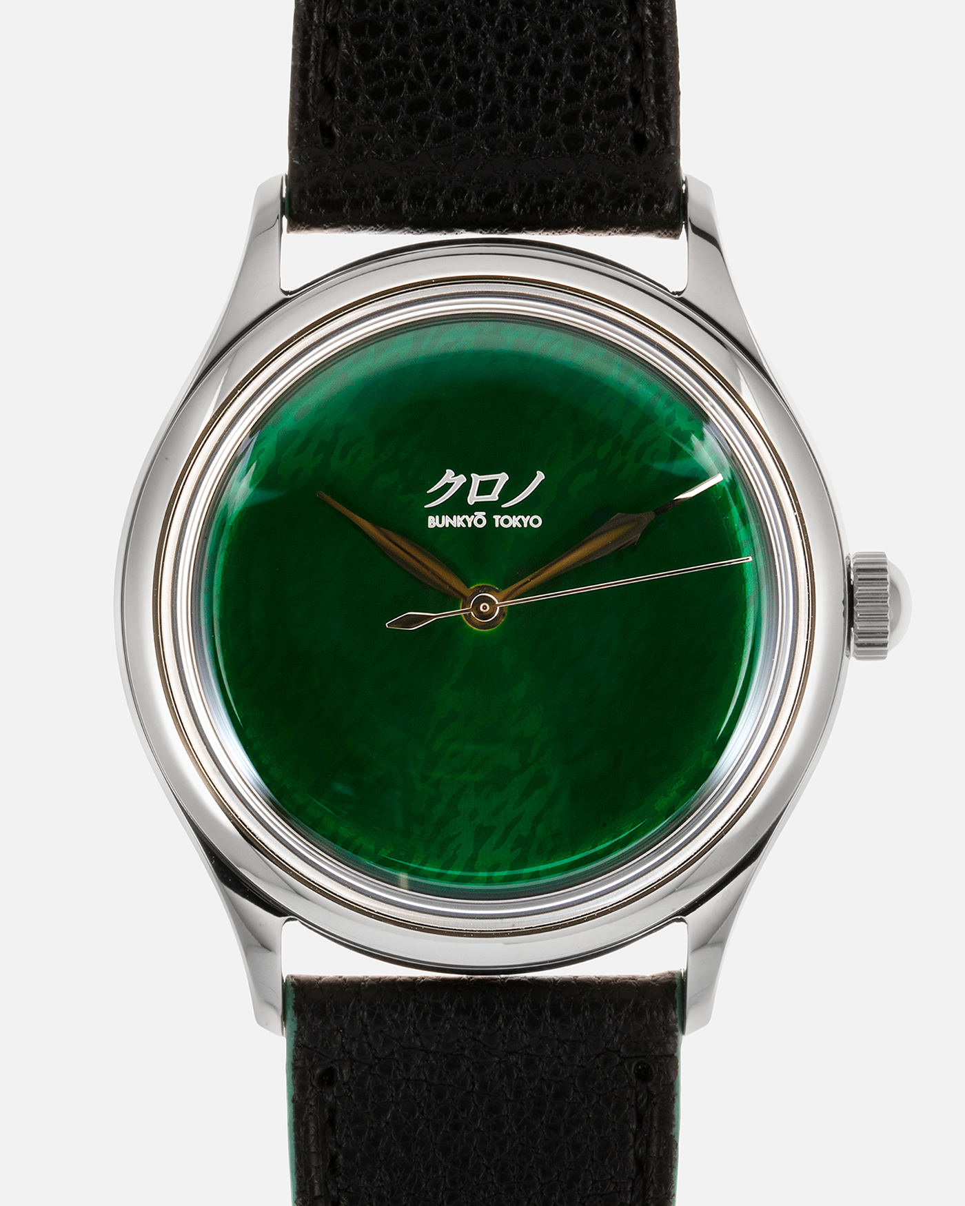 Brand: Kurono Tokyo Year: 2022 Model: Grand Urushi Aoyama (Set of 3), Limited Edition of 188 pieces each Material: Stainless Steel Case, Urushi Lacquer Dial Movement: Miyota 90S5, Self-Winding Case Diameter: 37mm Strap: Kurono Black Calf Leather Straps with Red / Green / Black Embellished Sides and Stainless Steel Tang Buckles