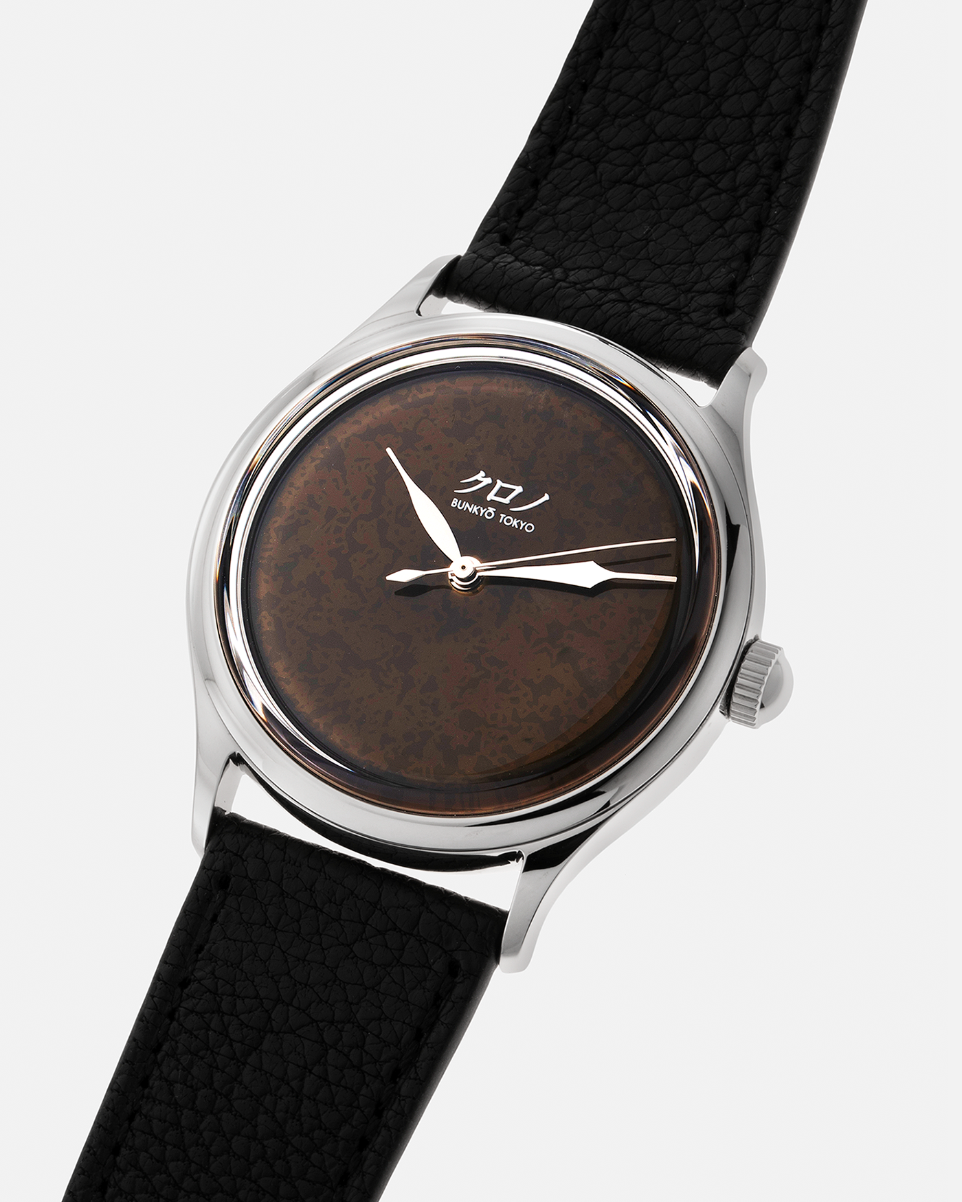 Brand: Kurono Tokyo Year: 2022 Model: Grand Urushi Aoyama (Set of 3), Limited Edition of 188 pieces each Material: Stainless Steel Case, Urushi Lacquer Dial Movement: Miyota 90S5, Self-Winding Case Diameter: 37mm Strap: Kurono Black Calf Leather Straps with Red / Green / Black Embellished Sides and Stainless Steel Tang Buckles