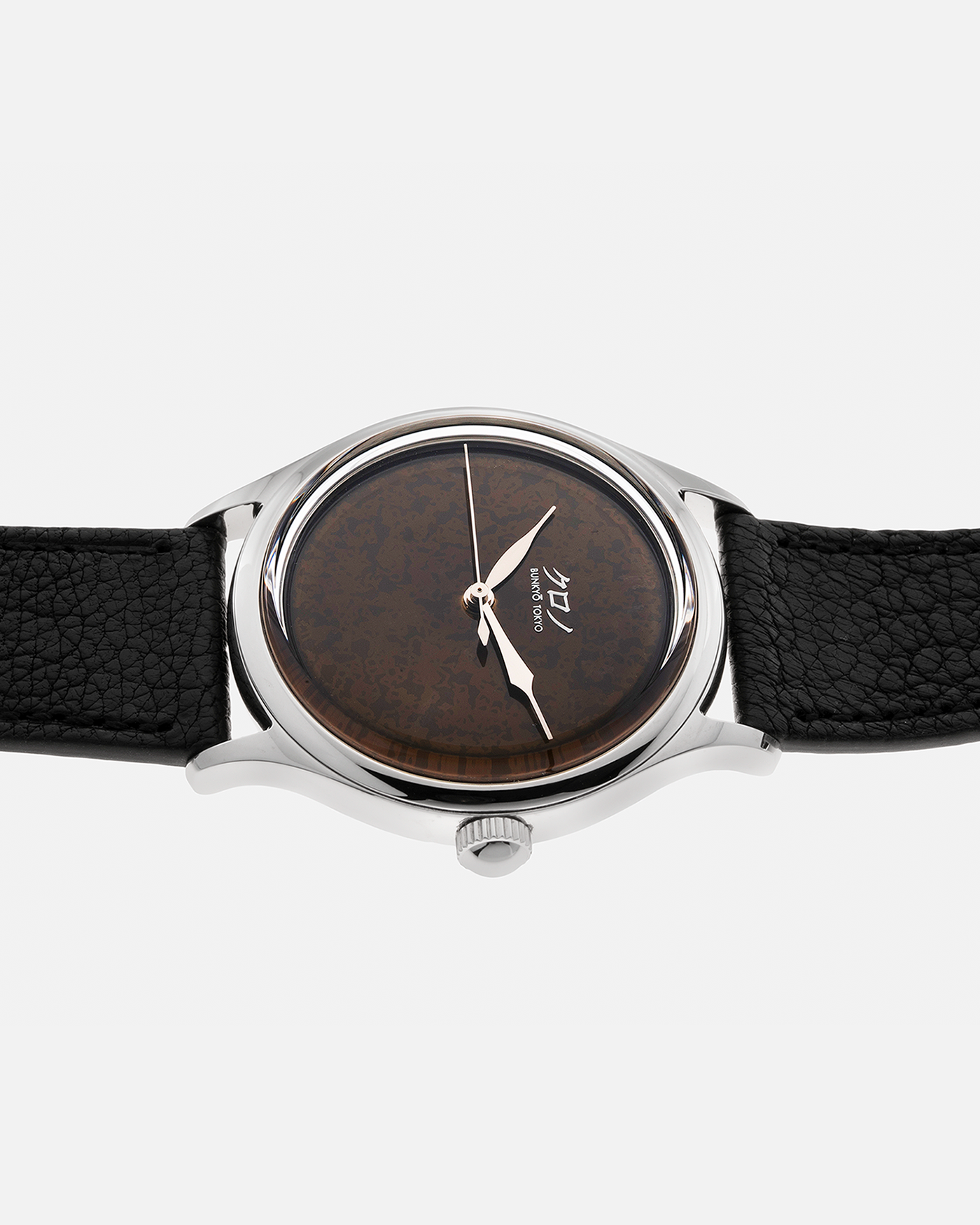Brand: Kurono Tokyo Year: 2022 Model: Grand Urushi Aoyama (Set of 3), Limited Edition of 188 pieces each Material: Stainless Steel Case, Urushi Lacquer Dial Movement: Miyota 90S5, Self-Winding Case Diameter: 37mm Strap: Kurono Black Calf Leather Straps with Red / Green / Black Embellished Sides and Stainless Steel Tang Buckles