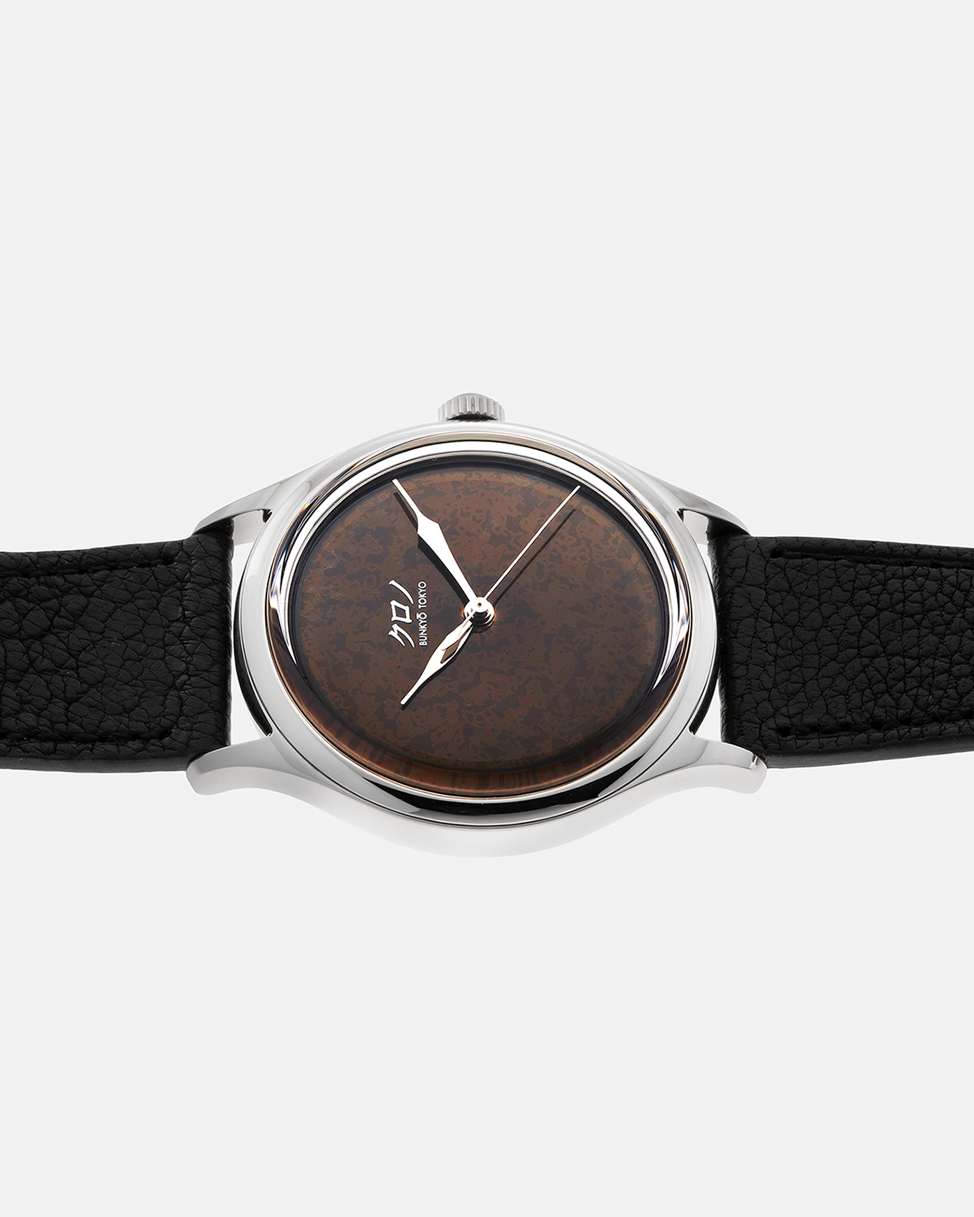 Brand: Kurono Tokyo Year: 2022 Model: Grand Urushi Aoyama (Set of 3), Limited Edition of 188 pieces each Material: Stainless Steel Case, Urushi Lacquer Dial Movement: Miyota 90S5, Self-Winding Case Diameter: 37mm Strap: Kurono Black Calf Leather Straps with Red / Green / Black Embellished Sides and Stainless Steel Tang Buckles