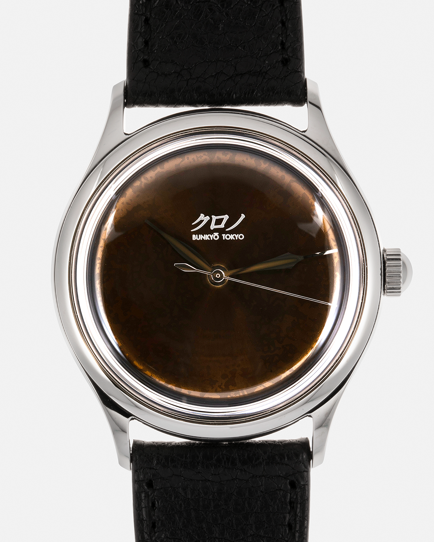 Brand: Kurono Tokyo Year: 2022 Model: Grand Urushi Aoyama (Set of 3), Limited Edition of 188 pieces each Material: Stainless Steel Case, Urushi Lacquer Dial Movement: Miyota 90S5, Self-Winding Case Diameter: 37mm Strap: Kurono Black Calf Leather Straps with Red / Green / Black Embellished Sides and Stainless Steel Tang Buckles