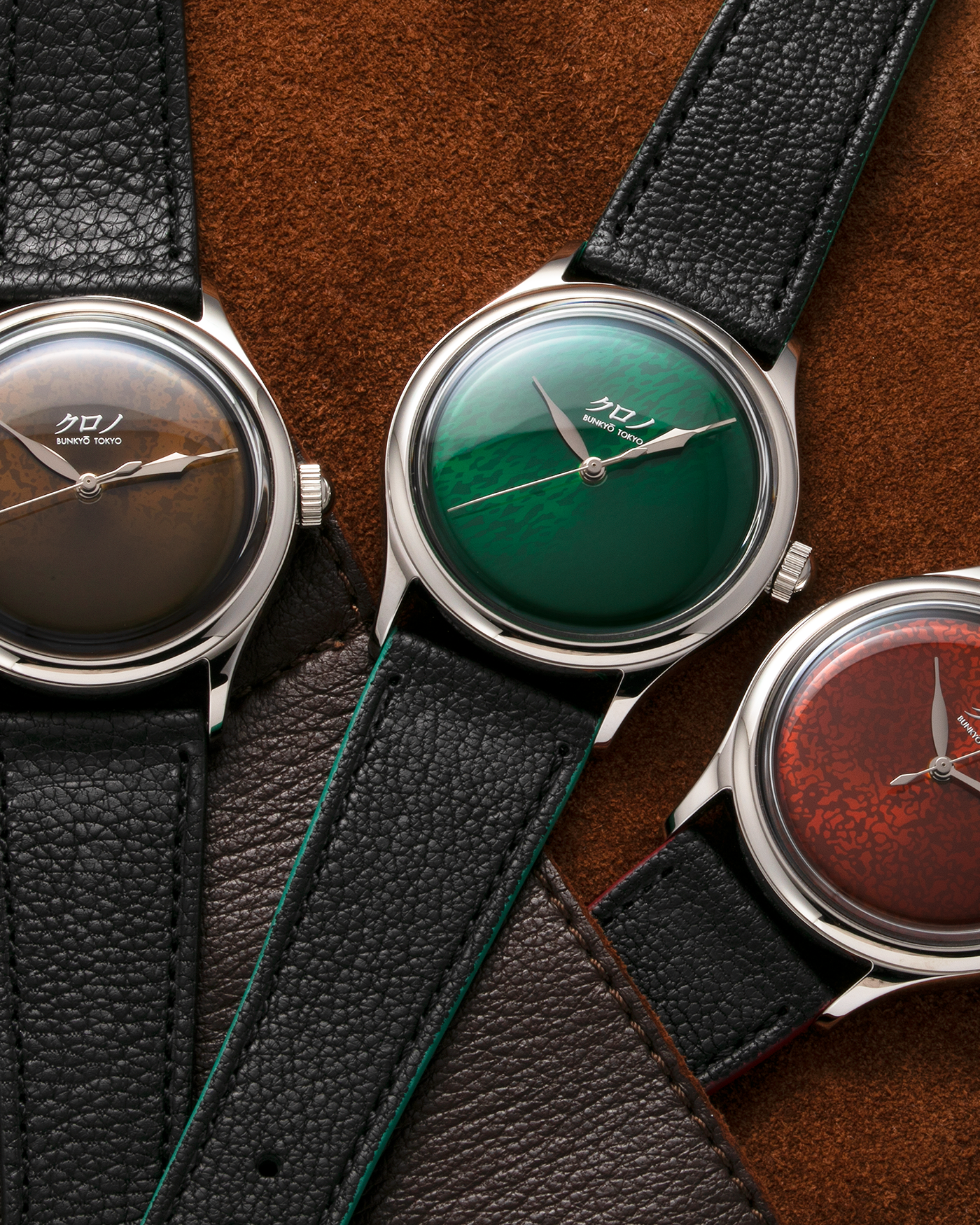 Brand: Kurono Tokyo Year: 2022 Model: Grand Urushi Aoyama (Set of 3), Limited Edition of 188 pieces each Material: Stainless Steel Case, Urushi Lacquer Dial Movement: Miyota 90S5, Self-Winding Case Diameter: 37mm Strap: Kurono Black Calf Leather Straps with Red / Green / Black Embellished Sides and Stainless Steel Tang Buckles