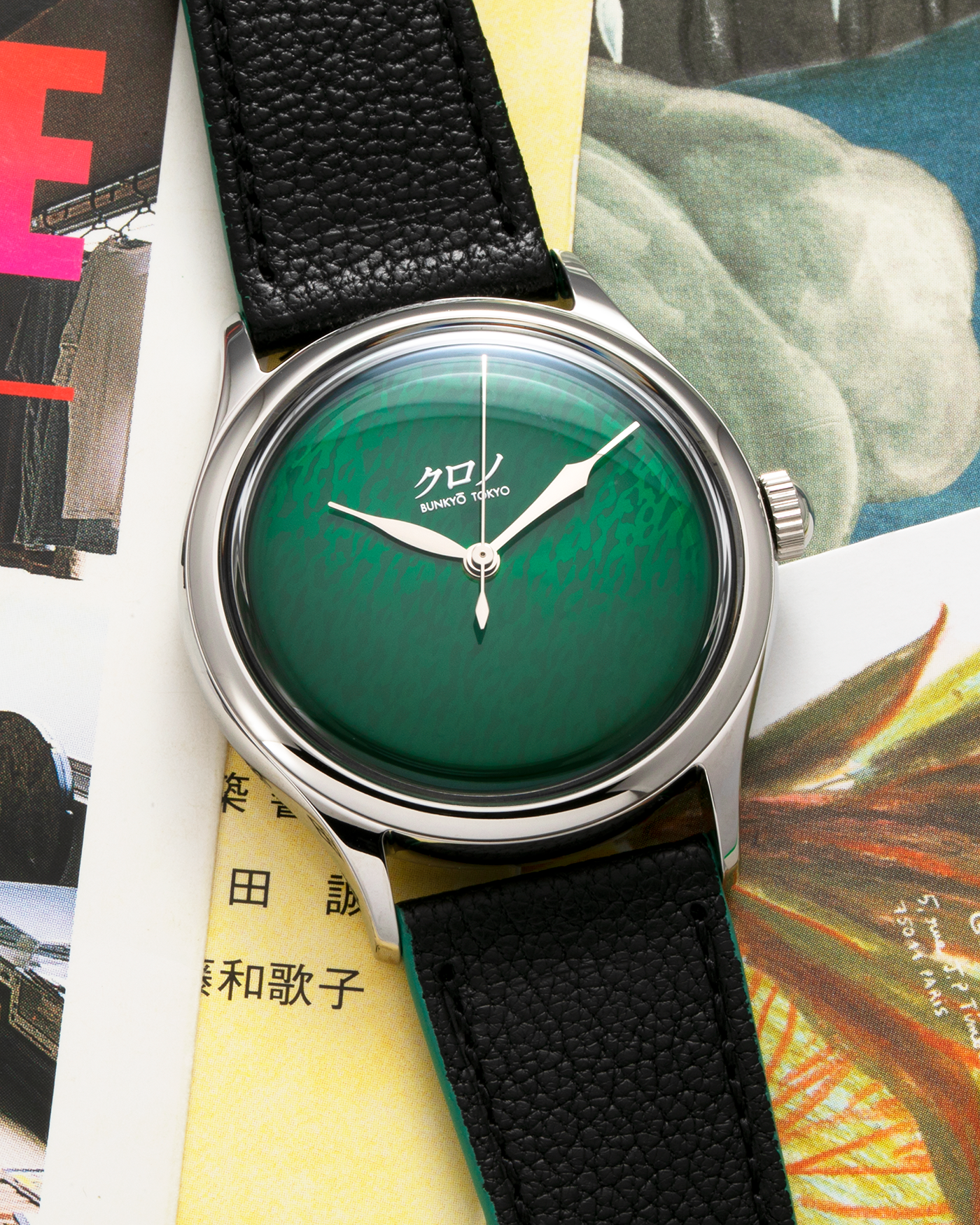 Brand: Kurono Tokyo Year: 2022 Model: Grand Urushi Aoyama (Set of 3), Limited Edition of 188 pieces each Material: Stainless Steel Case, Urushi Lacquer Dial Movement: Miyota 90S5, Self-Winding Case Diameter: 37mm Strap: Kurono Black Calf Leather Straps with Red / Green / Black Embellished Sides and Stainless Steel Tang Buckles