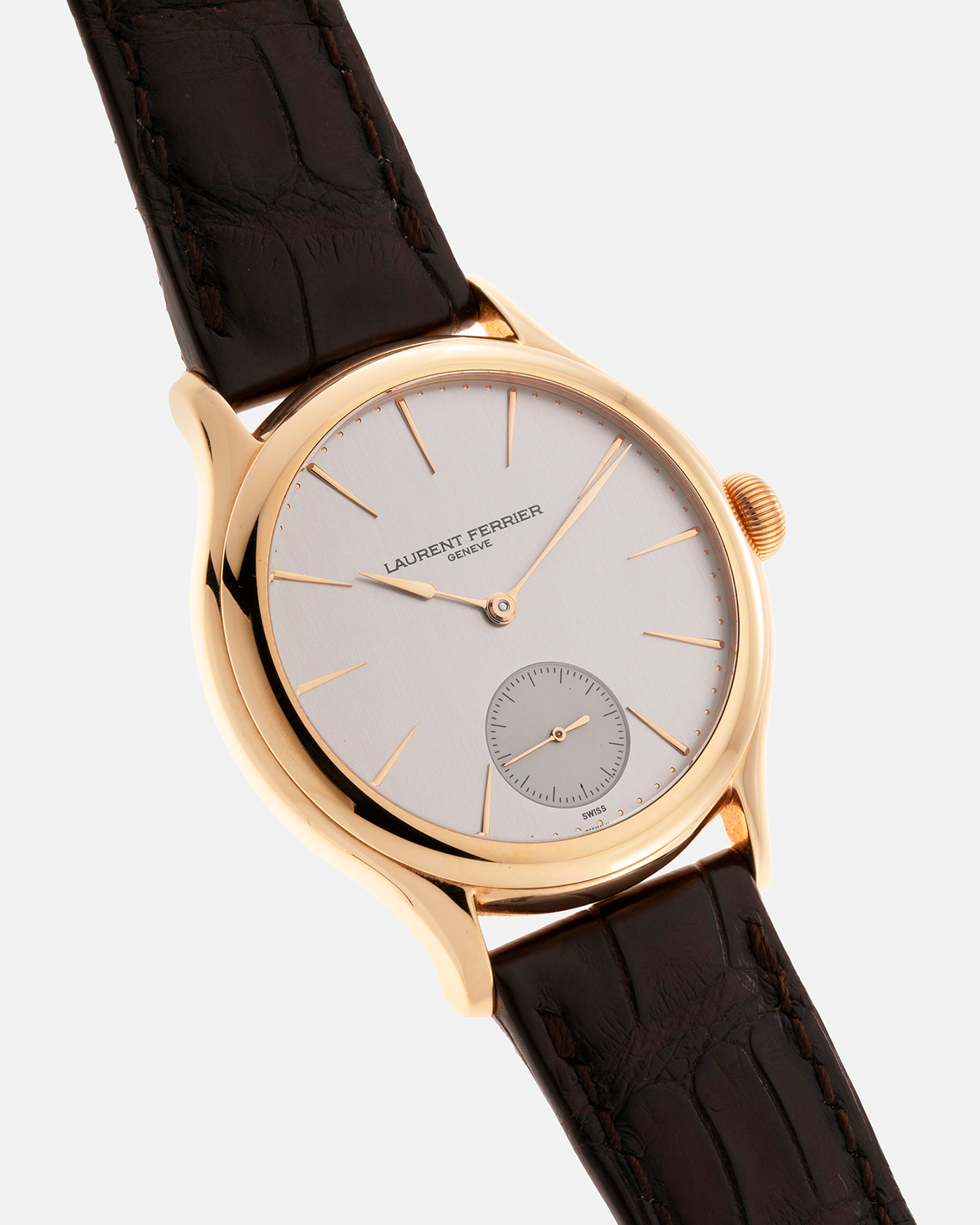 Brand: Laurent Ferrier Year: 2015 Model: Galet Classic Micro-Rotor Material: 18-carat Yellow Gold Movement: Cal. 229.01 Micro-Rotor, Self-Winding Case Diameter: 40mm Strap: Laurent Ferrier Brown Alligator Leather Strap with Signed 18-carat Rose Gold Tang Buckle
