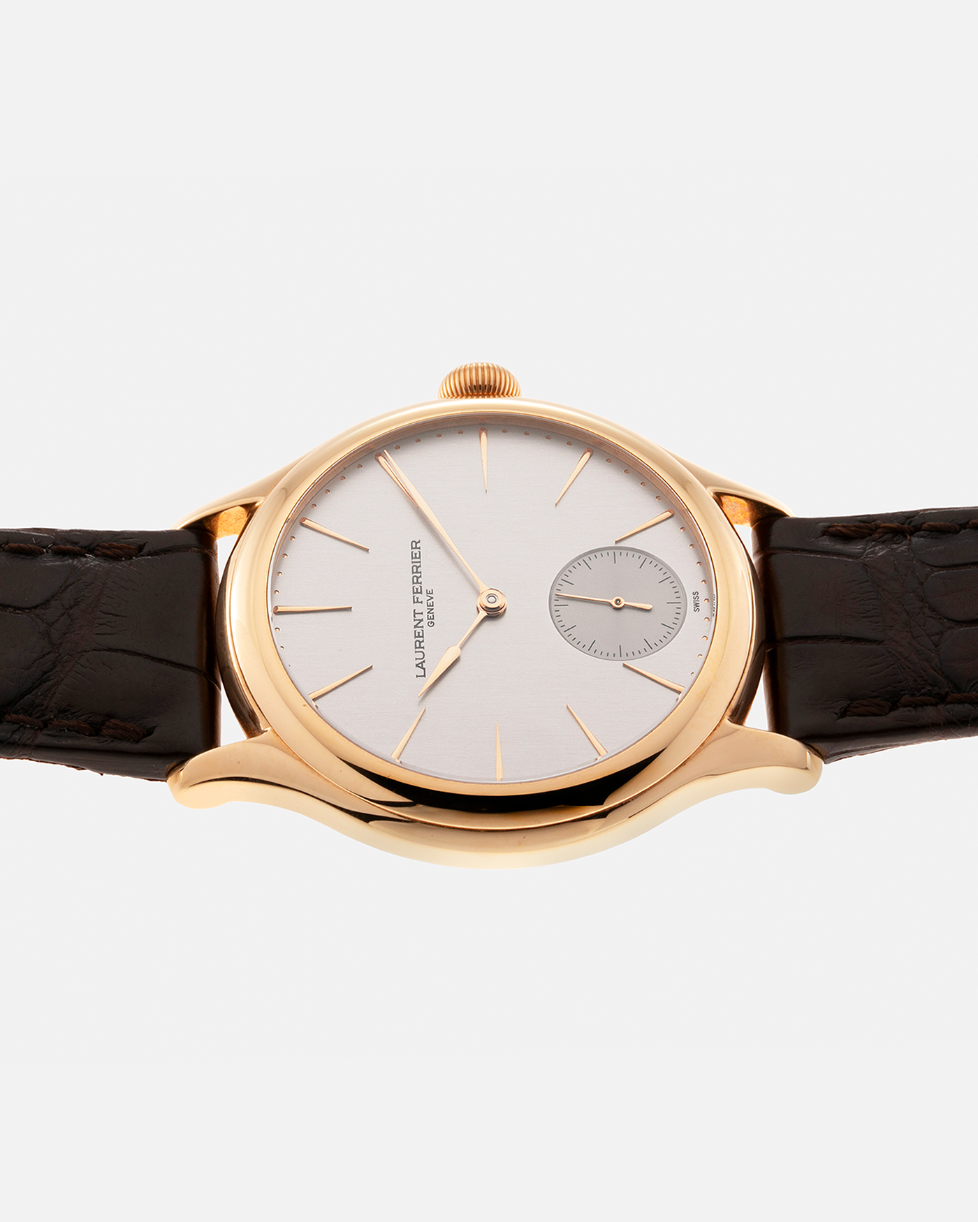 Brand: Laurent Ferrier Year: 2015 Model: Galet Classic Micro-Rotor Material: 18-carat Yellow Gold Movement: Cal. 229.01 Micro-Rotor, Self-Winding Case Diameter: 40mm Strap: Laurent Ferrier Brown Alligator Leather Strap with Signed 18-carat Rose Gold Tang Buckle