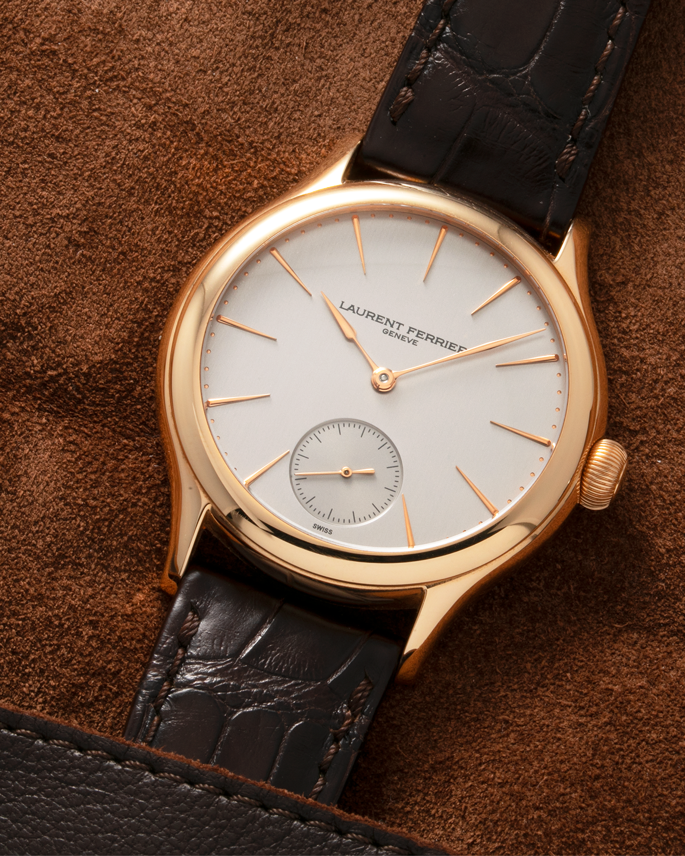 Brand: Laurent Ferrier Year: 2015 Model: Galet Classic Micro-Rotor Material: 18-carat Yellow Gold Movement: Cal. 229.01 Micro-Rotor, Self-Winding Case Diameter: 40mm Strap: Laurent Ferrier Brown Alligator Leather Strap with Signed 18-carat Rose Gold Tang Buckle
