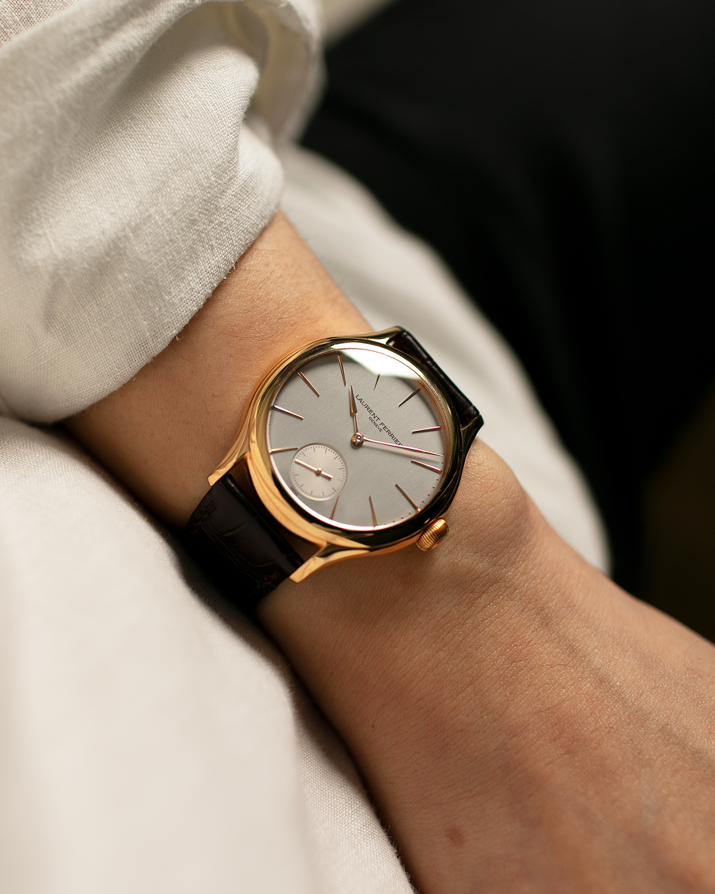 Brand: Laurent Ferrier Year: 2015 Model: Galet Classic Micro-Rotor Material: 18-carat Yellow Gold Movement: Cal. 229.01 Micro-Rotor, Self-Winding Case Diameter: 40mm Strap: Laurent Ferrier Brown Alligator Leather Strap with Signed 18-carat Rose Gold Tang Buckle