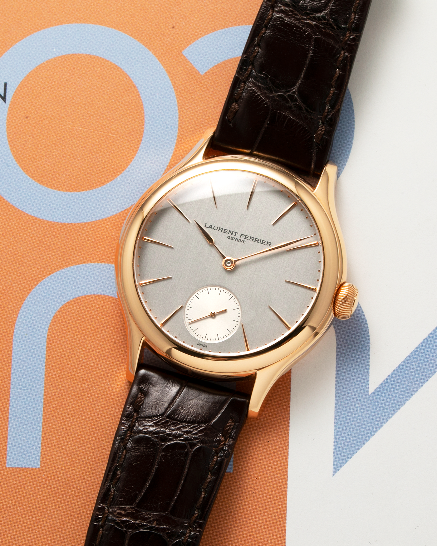 Brand: Laurent Ferrier Year: 2015 Model: Galet Classic Micro-Rotor Material: 18-carat Yellow Gold Movement: Cal. 229.01 Micro-Rotor, Self-Winding Case Diameter: 40mm Strap: Laurent Ferrier Brown Alligator Leather Strap with Signed 18-carat Rose Gold Tang Buckle
