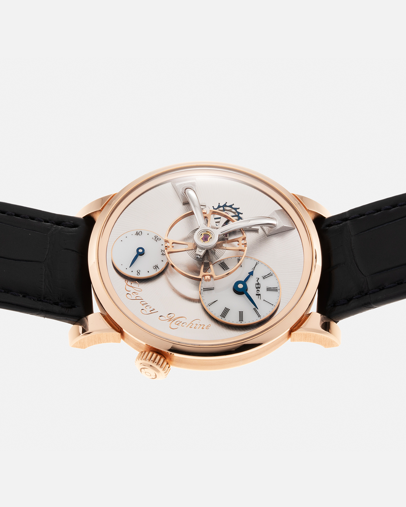 Brand: MB&F Year: 2022 Model: Legacy Machine 101 ‘Red Gold’ Reference: 51.RL.W Material: 18-carat Red Gold Movement: In-House 3-Dimensional MB&F Caliber in Collaboration with Kari Voutilainen, Manual-Winding Case Dimensions: 40mm x 16mm Lug Width: 21mm Strap: MB&F Dark Navy Alligator Strap and Signed Palladium Deployant Clasp