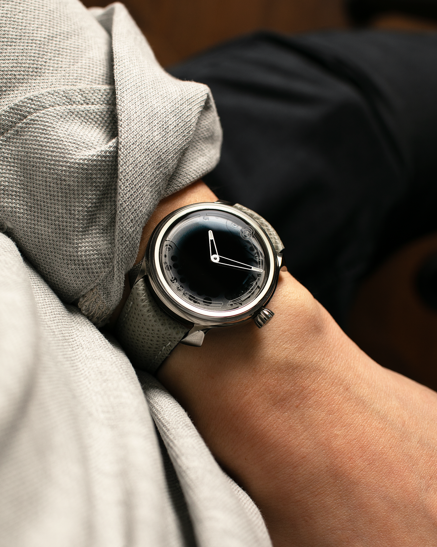 Brand: MING
Year: 2019
Model: 19.01
Material: Grade 5 Titanium
Movement: Schwarz-Etienne for MING Cal. MSE100.1, Manual-Winding
Case Dimensions: 39mm x 10.9mm (Lug-to-Lug 43mm)
Lug Width: 20mm
Strap: Jean Rousseau for MING Taupe Calf Leather Strap with Signed Grade 5 Titanium Tang Buckle