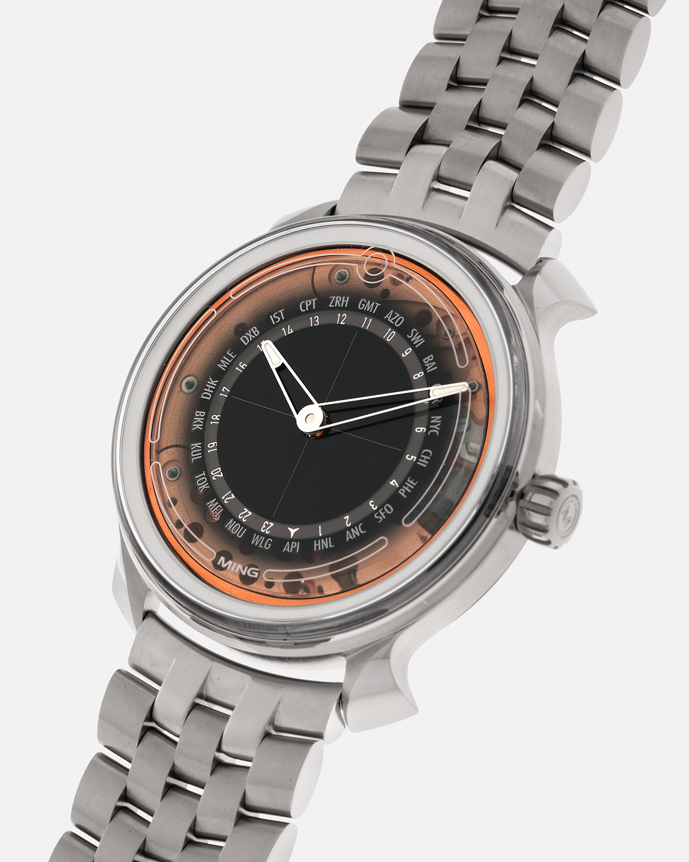 Brand: MING
Year: 2020
Model: 19.02 World Time
Material: Grade 5 Titanium
Movement: Schwarz-Etienne for MING Cal. ASE 220.1, Manual-Winding
Case Dimensions: 39mm x 10.9mm (Lug-to-Lug 43.9mm)
Lug Width: 20mm
Bracelet/Straps: MING Universal Bracelet in Stainless Steel and Titanium, with extra Jean Rousseau x MING Orange Calf, Brown Calf, Dark Brown Suede, Black Suede with Red Stitching Leather Straps