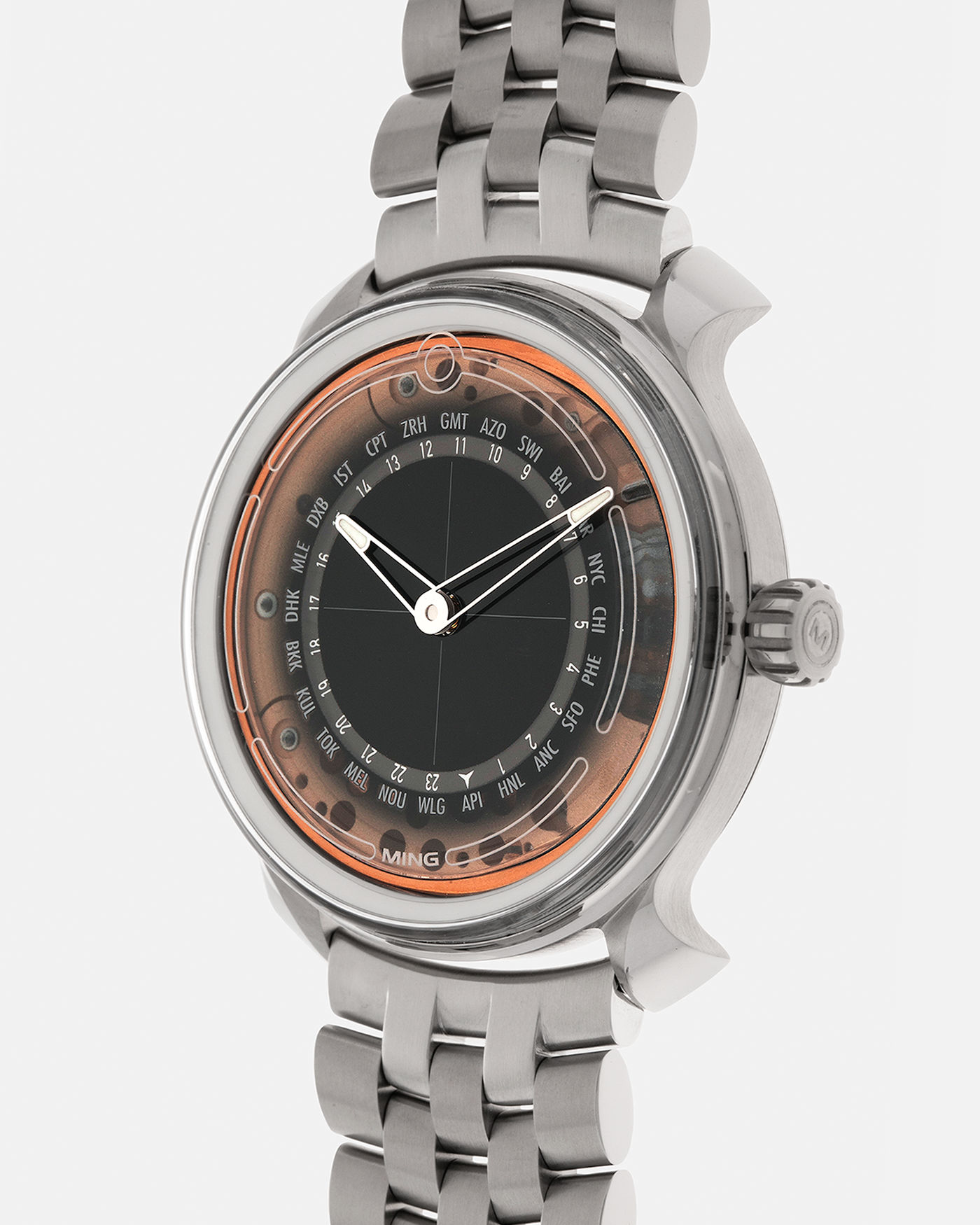 Brand: MING
Year: 2020
Model: 19.02 World Time
Material: Grade 5 Titanium
Movement: Schwarz-Etienne for MING Cal. ASE 220.1, Manual-Winding
Case Dimensions: 39mm x 10.9mm (Lug-to-Lug 43.9mm)
Lug Width: 20mm
Bracelet/Straps: MING Universal Bracelet in Stainless Steel and Titanium, with extra Jean Rousseau x MING Orange Calf, Brown Calf, Dark Brown Suede, Black Suede with Red Stitching Leather Straps