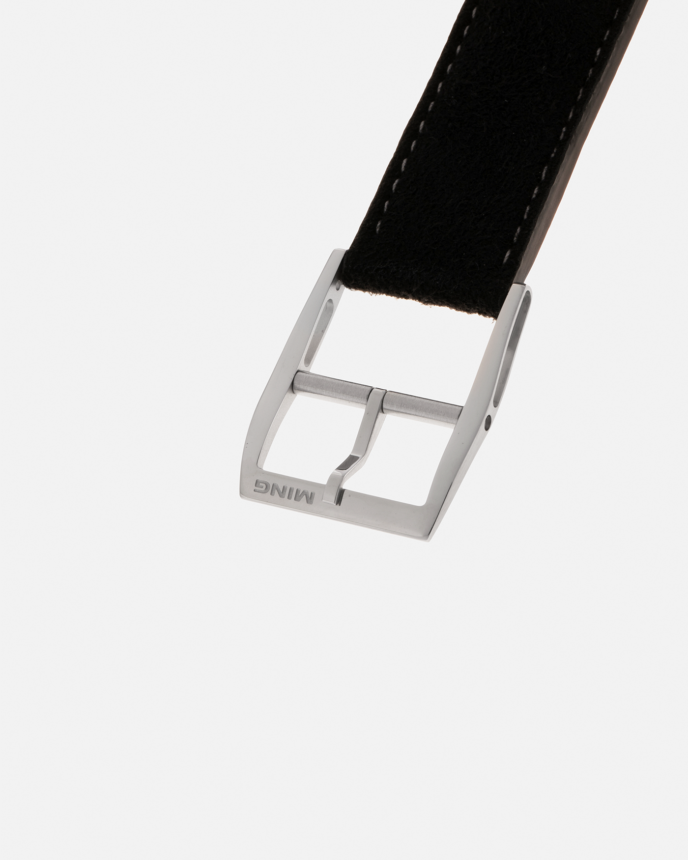 Brand: MING
Year: 2021
Model: 19.05
Material: Grade 5 Titanium
Movement: Schwarz-Etienne for MING Cal. ASE 200.1 Micro Rotor, Self-Winding
Case Diameter: 39mm x 10.9mm (Lug-to-Lug 43.9mm)
Lug Width: 20mm
Strap: Jean Rousseau Black Suede Leather Strap for MING with Signed Grade 5 Titanium Keeperless Flying Blade Buckle