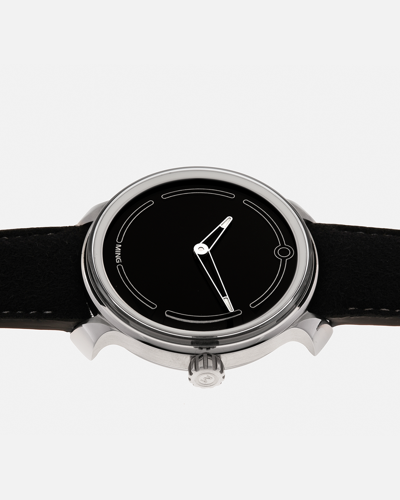 Brand: MING
Year: 2021
Model: 19.05
Material: Grade 5 Titanium
Movement: Schwarz-Etienne for MING Cal. ASE 200.1 Micro Rotor, Self-Winding
Case Diameter: 39mm x 10.9mm (Lug-to-Lug 43.9mm)
Lug Width: 20mm
Strap: Jean Rousseau Black Suede Leather Strap for MING with Signed Grade 5 Titanium Keeperless Flying Blade Buckle