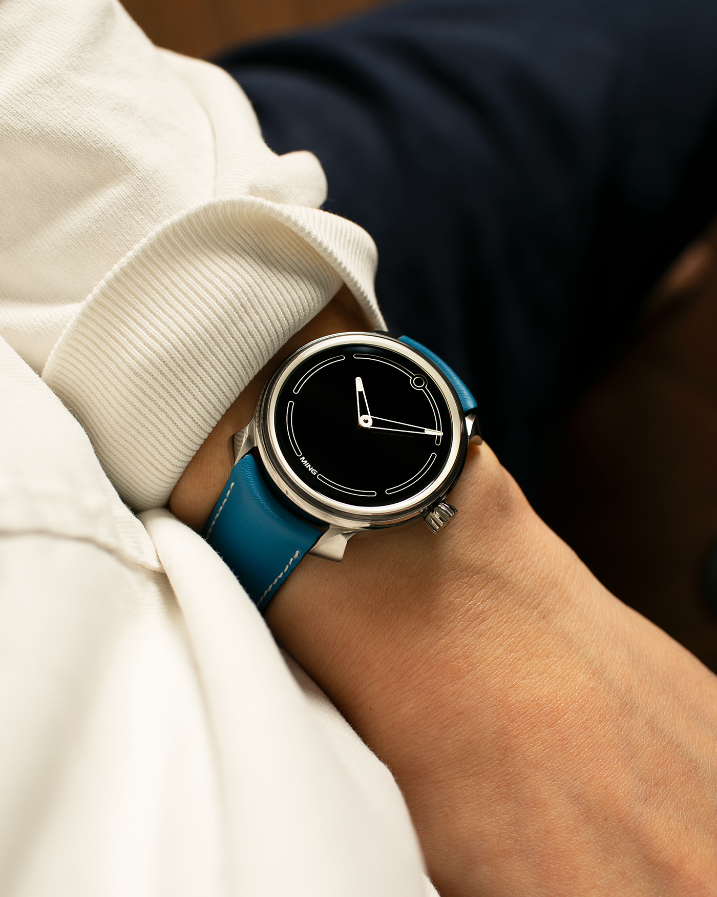 Brand: MING
Year: 2021
Model: 19.05, Limited to 15 Pieces
Material: Grade 5 Titanium
Movement: Schwarz-Etienne for MING Cal. ASE200.1, Manual-Winding
Case Dimensions: 39mm x 10.9mm (Lug-to-Lug 43mm)
Lug Width: 20mm
Strap/Bracelet: Jean Rousseau Sea Blue Calf Leather Strap for MING with Signed Grade 5 Titanium Tang Buckle, additional MING Universal Stainless Steel Bracelet