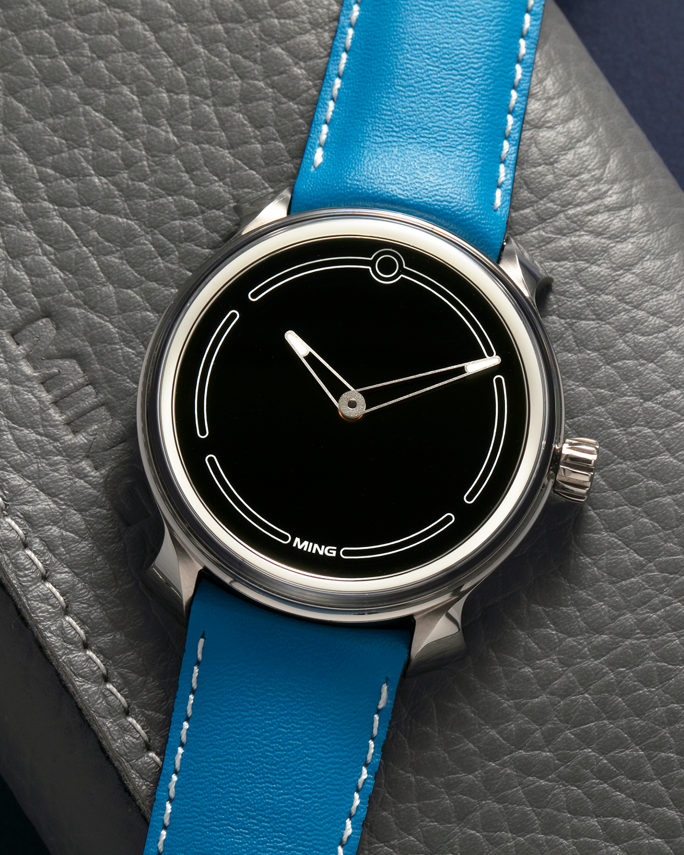 Brand: MING
Year: 2021
Model: 19.05, Limited to 15 Pieces
Material: Grade 5 Titanium
Movement: Schwarz-Etienne for MING Cal. ASE200.1, Manual-Winding
Case Dimensions: 39mm x 10.9mm (Lug-to-Lug 43mm)
Lug Width: 20mm
Strap/Bracelet: Jean Rousseau Sea Blue Calf Leather Strap for MING with Signed Grade 5 Titanium Tang Buckle, additional MING Universal Stainless Steel Bracelet