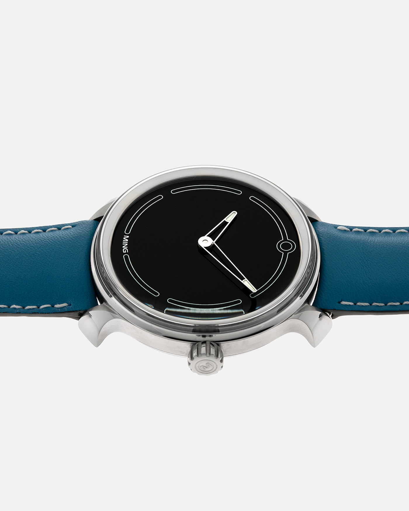 Brand: MING
Year: 2021
Model: 19.05, Limited to 15 Pieces
Material: Grade 5 Titanium
Movement: Schwarz-Etienne for MING Cal. ASE200.1, Manual-Winding
Case Dimensions: 39mm x 10.9mm (Lug-to-Lug 43mm)
Lug Width: 20mm
Strap/Bracelet: Jean Rousseau Sea Blue Calf Leather Strap for MING with Signed Grade 5 Titanium Tang Buckle, additional MING Universal Stainless Steel Bracelet