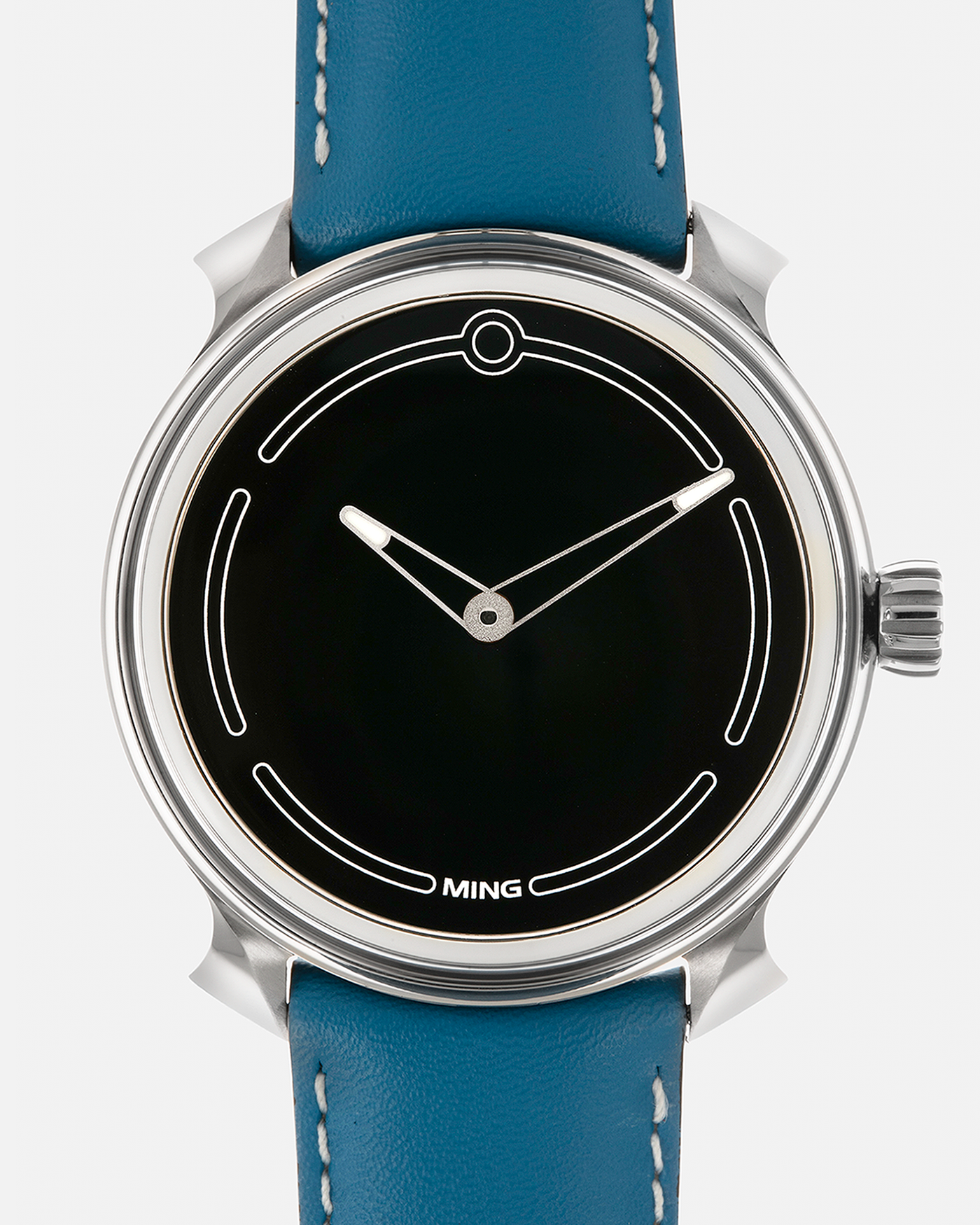 Brand: MING
Year: 2021
Model: 19.05, Limited to 15 Pieces
Material: Grade 5 Titanium
Movement: Schwarz-Etienne for MING Cal. ASE200.1, Manual-Winding
Case Dimensions: 39mm x 10.9mm (Lug-to-Lug 43mm)
Lug Width: 20mm
Strap/Bracelet: Jean Rousseau Sea Blue Calf Leather Strap for MING with Signed Grade 5 Titanium Tang Buckle, additional MING Universal Stainless Steel Bracelet