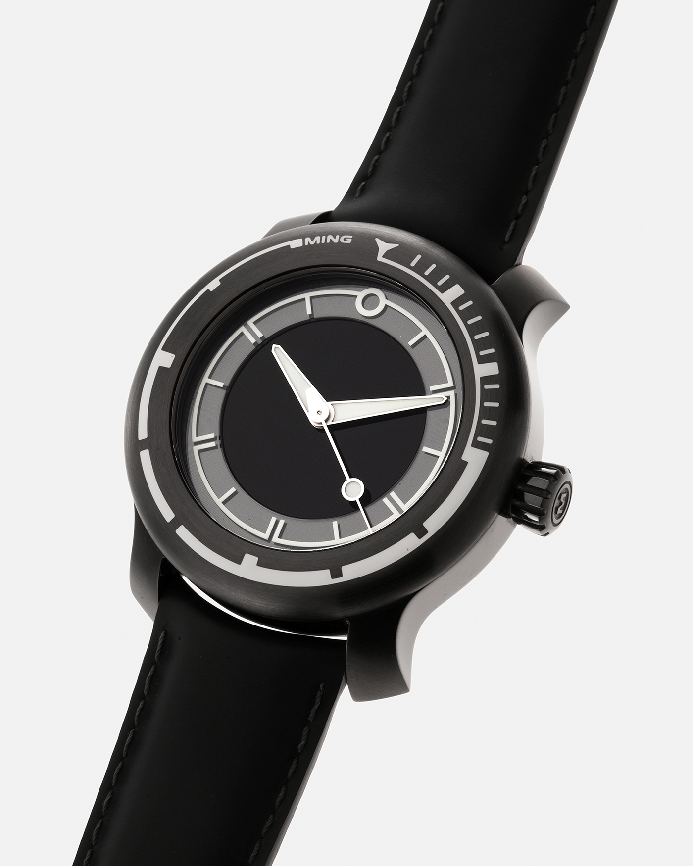 Brand: Ming Year: 2020 Model: 18.01 H41 Diver DLC Material: DLC Coated Grade-5 Titanium Movement: Heavily Modified ETA 2824-2 Case Diameter: 40mm Strap: Jean Rousseau Black Rubber for MING