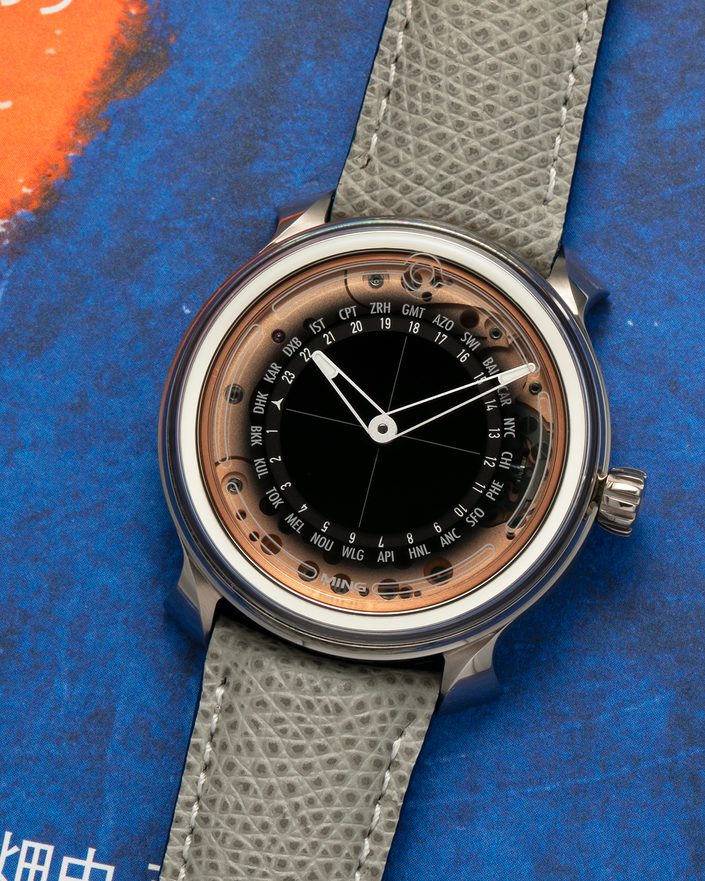 Brand: MING
Year: 2020
Model: 19.02 World Timer
Material: Grade 5 Titanium
Movement: Schwarz-Etienne for MING Cal. ASE 220.1, Manual-Winding
Case Dimensions: 39mm x 10.9mm (Lug-to-Lug 43.9mm)
Lug Width: 20mm
Strap: Jean Rousseau for MING Grey Calf Leather Strap with Signed Grade 5 Titanium Tang Buckle