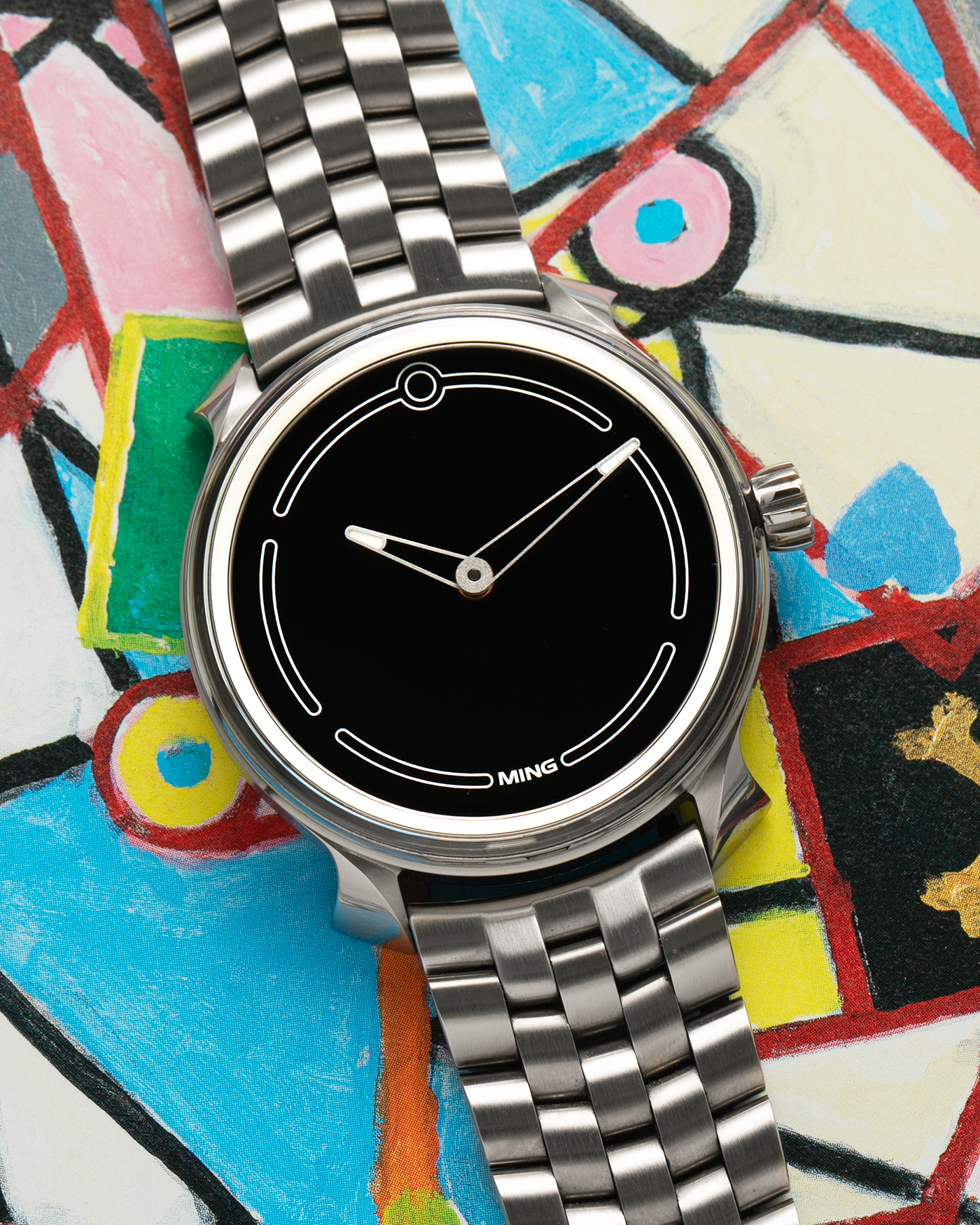 Brand: Ming Year: 2021 Model: 19.05 Material: Grade 5 Titanium Movement: Schwarz-Etienne for MING Cal. ASE 200.1, Self-Winding Case Diameter: 39mm Lug Width: 20mm Strap: Ming Universal Titanium Bracelet