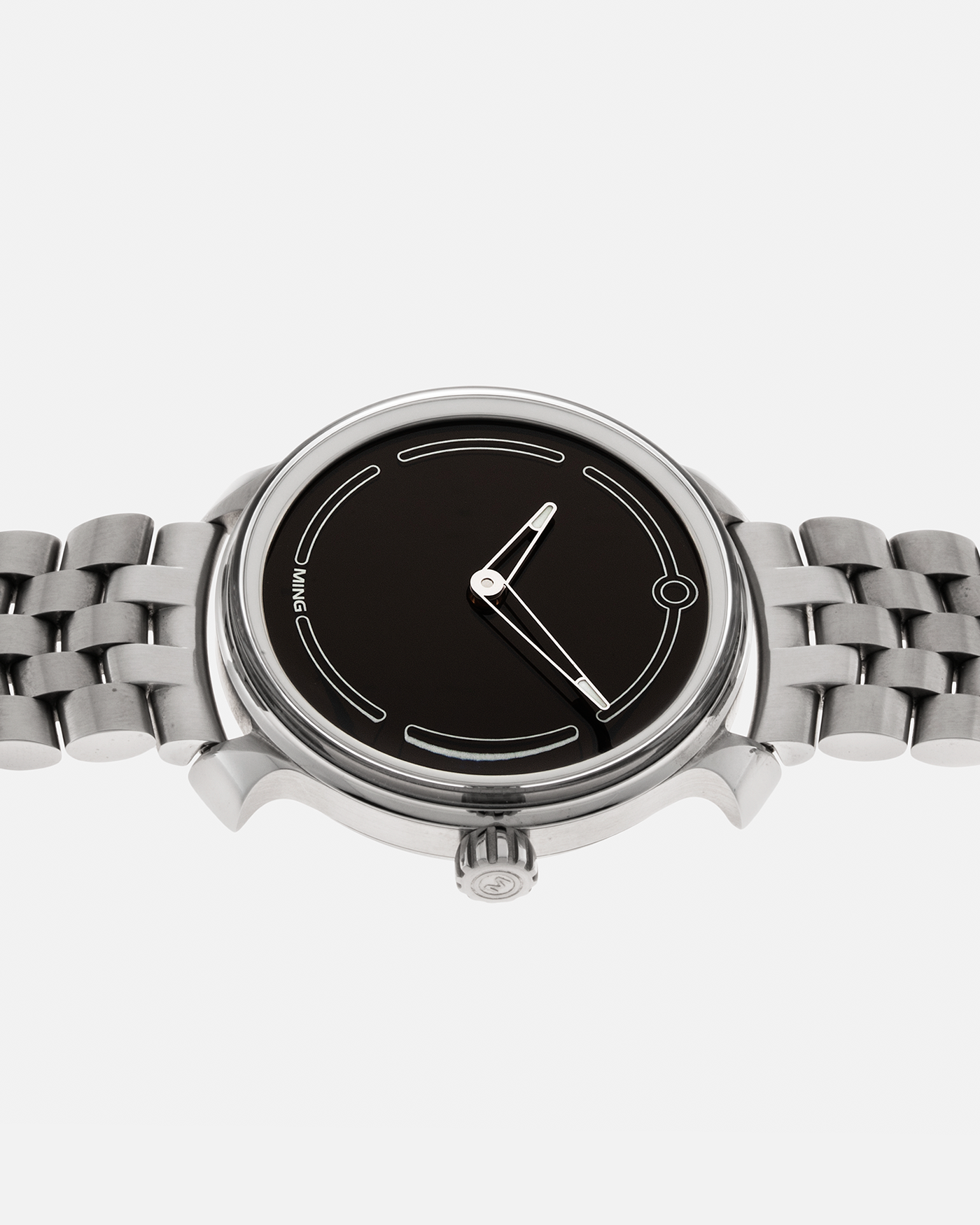 Brand: Ming Year: 2021 Model: 19.05 Material: Grade 5 Titanium Movement: Schwarz-Etienne for MING Cal. ASE 200.1, Self-Winding Case Diameter: 39mm Lug Width: 20mm Strap: Ming Universal Titanium Bracelet