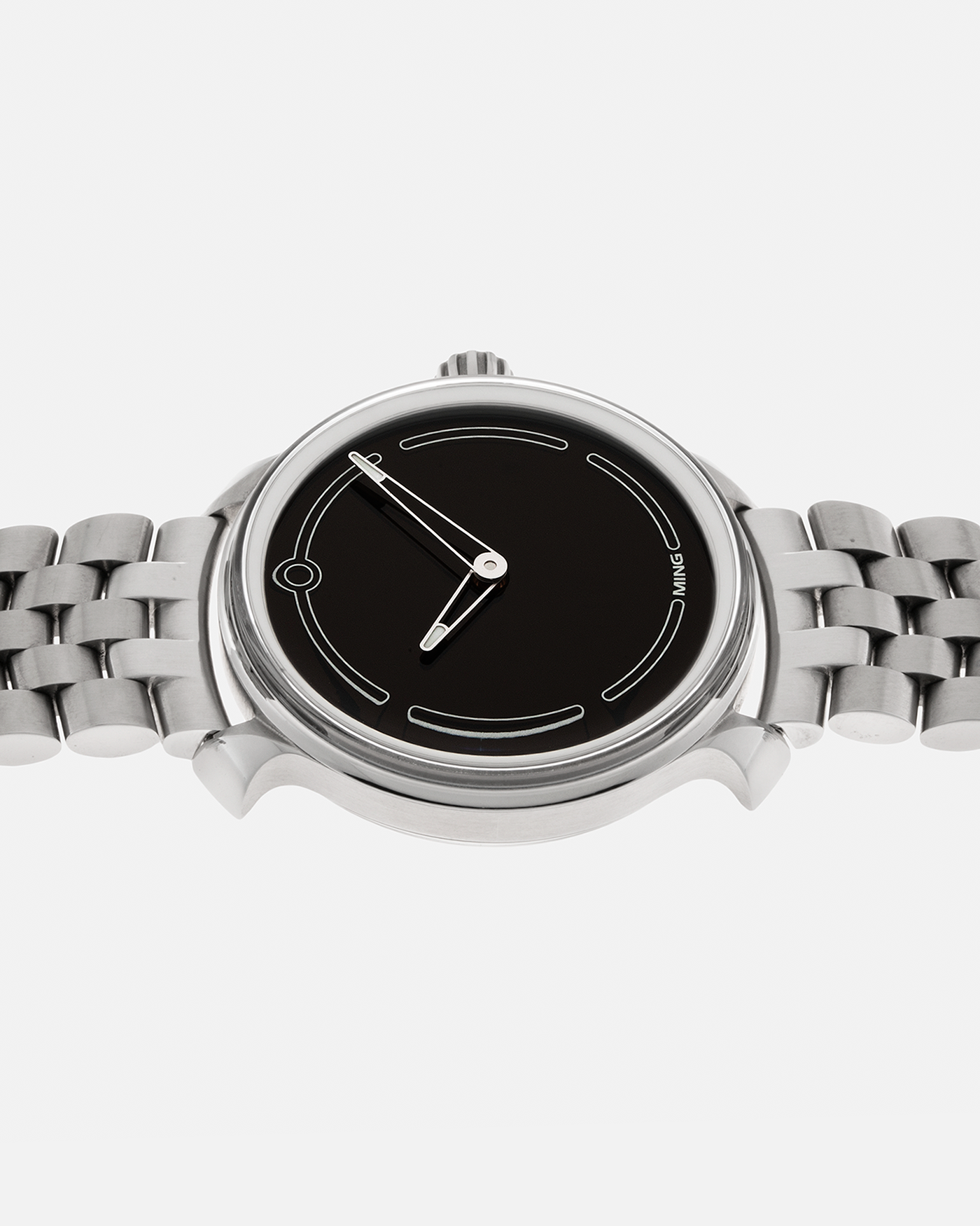 Brand: Ming Year: 2021 Model: 19.05 Material: Grade 5 Titanium Movement: Schwarz-Etienne for MING Cal. ASE 200.1, Self-Winding Case Diameter: 39mm Lug Width: 20mm Strap: Ming Universal Titanium Bracelet