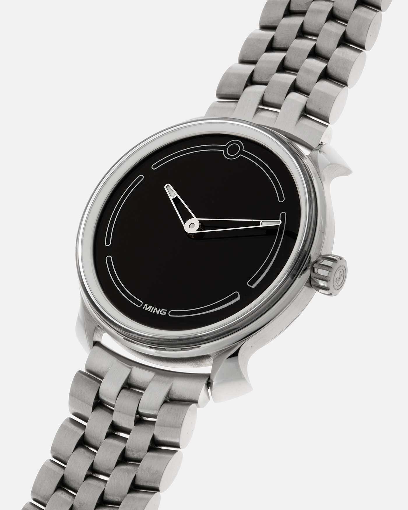 Brand: Ming Year: 2021 Model: 19.05 Material: Grade 5 Titanium Movement: Schwarz-Etienne for MING Cal. ASE 200.1, Self-Winding Case Diameter: 39mm Lug Width: 20mm Strap: Ming Universal Titanium Bracelet