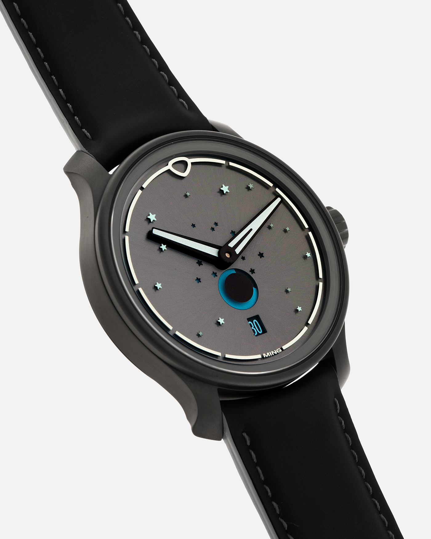 Brand: MING Year: 2023 Model: 37.05 Moonphase Series 2 Special Edition (Special Caves Project), Limited to 50 pieces Material: DLC-Coated Stainless Steel Movement: Heavily Modified Sellita Cal. SW288-1, Manual-Winding Case Diameter: 38mm Lug Width: 20mm Strap: Jean Rousseau Black Rubber with Blue Under Lining for MING with Signed DLC-Coated Keeperless Flying Blade Buckle