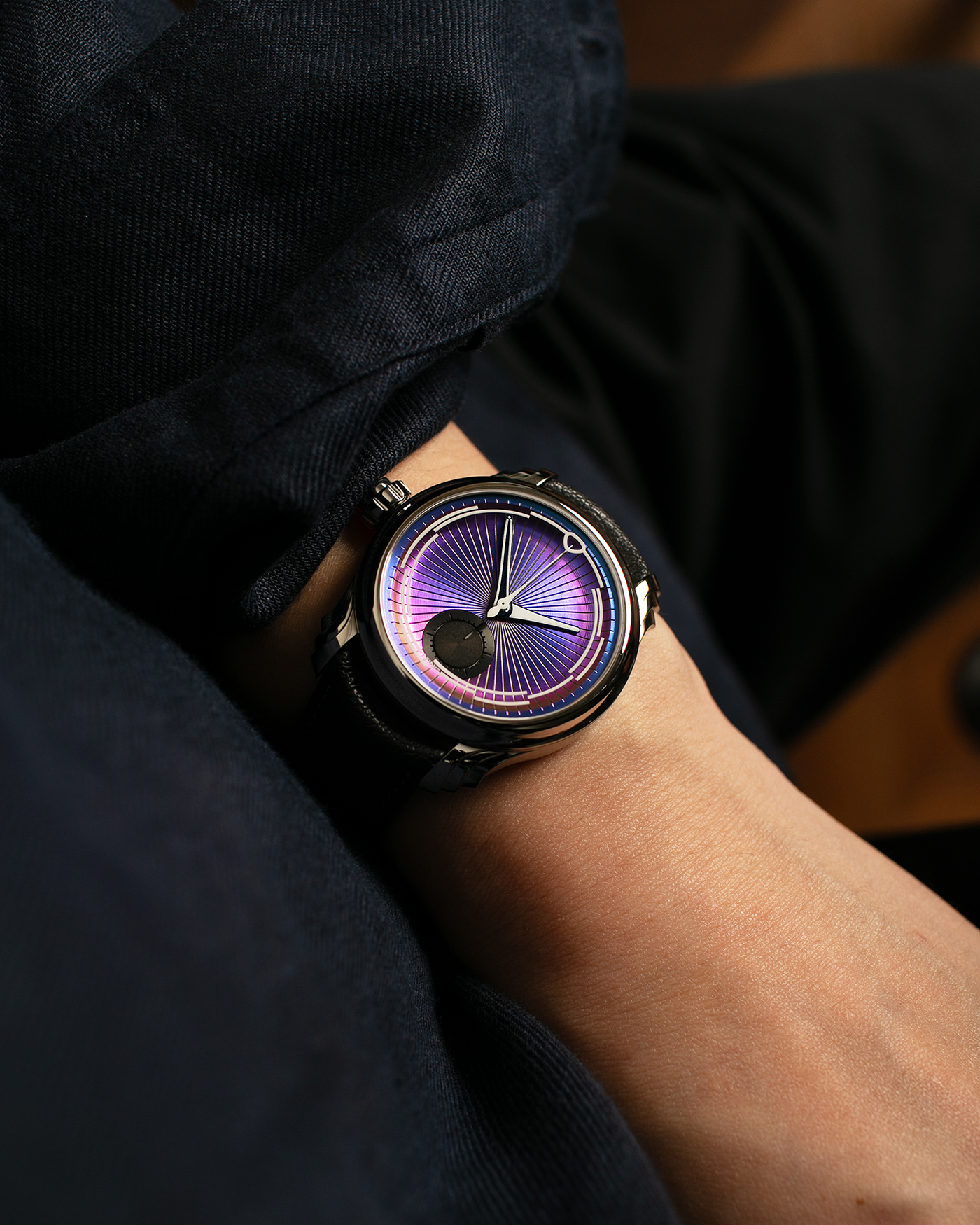 Brand: MING
Year: 2025
Model: 57.04 Iris
Material: Stainless Steel
Movement: Sellita for MING Cal. SW562.M1
Case Dimensions: 40mm Diameter and 11.85mm Thickness
Strap: MING Anthracite Goat Leather Strap with MING stainless steel buckle and Ming Stainless Steel Universal Bracelet