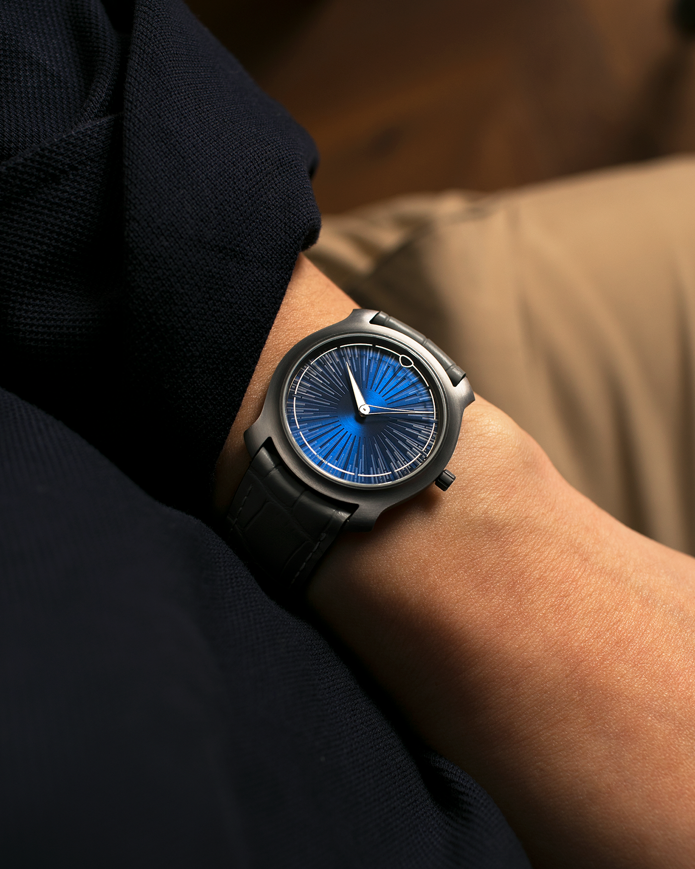 Brand: MING
Year: 2025
Model: Project 21 Souscription, Limited to 10 Pieces
Material: Tantalum Monobloc Case, FEMTOprint Borosilicate Crystal Dial, CVD-Coated Brass Dial Base
Movement: Heavily Modified Frederic Piguet Cal. 21, Manual-Winding
Case Dimensions: 35mm x 6.9mm (Lug-to-Lug 38.5mm)
Lug Width: 20mm
Strap: MING Dark Blue Alcantara Strap with Signed Tantalum Pin Buckle