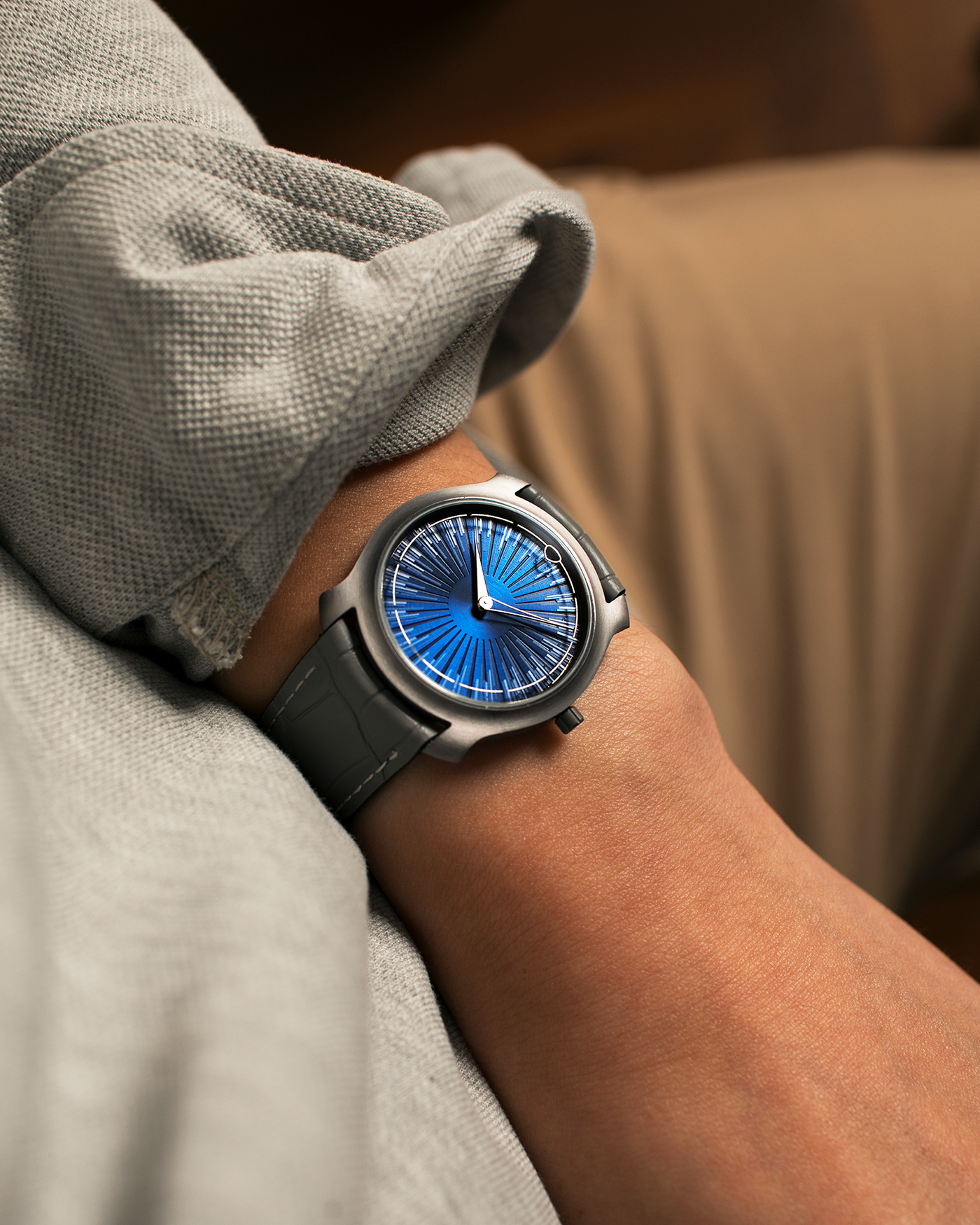 Brand: MING
Year: 2025
Model: Project 21 Souscription, Limited to 10 Pieces
Material: Tantalum Monobloc Case, FEMTOprint Borosilicate Crystal Dial, CVD-Coated Brass Dial Base
Movement: Heavily Modified Frederic Piguet Cal. 21, Manual-Winding
Case Dimensions: 35mm x 6.9mm (Lug-to-Lug 38.5mm)
Lug Width: 20mm
Strap: MING Dark Blue Alcantara Strap with Signed Tantalum Pin Buckle
