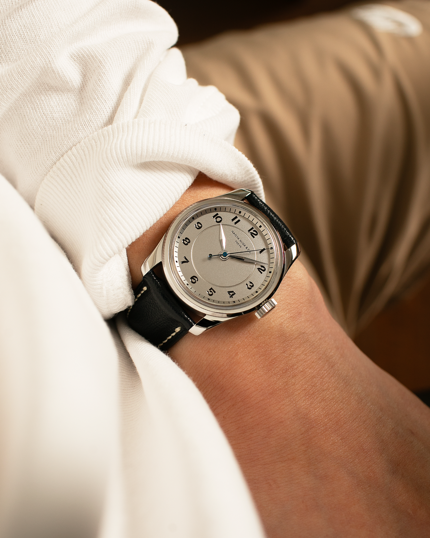 Brand: Naoya Hida
Year: 2024
Model: NH Type 4A
Material: 904L Stainless Steel Case, German Silver Dial
Movement: NH Calibre 3020SS (Based on Valjoux Cal. 7750), Manual-Winding
Case Dimensions: 36mm Diameter 11mm Thickness
Lug Width: 20mm
Strap: Jean Rousseau Dark Blue Leather Strap with Signed 904L Stainless Steel Tang Buckle